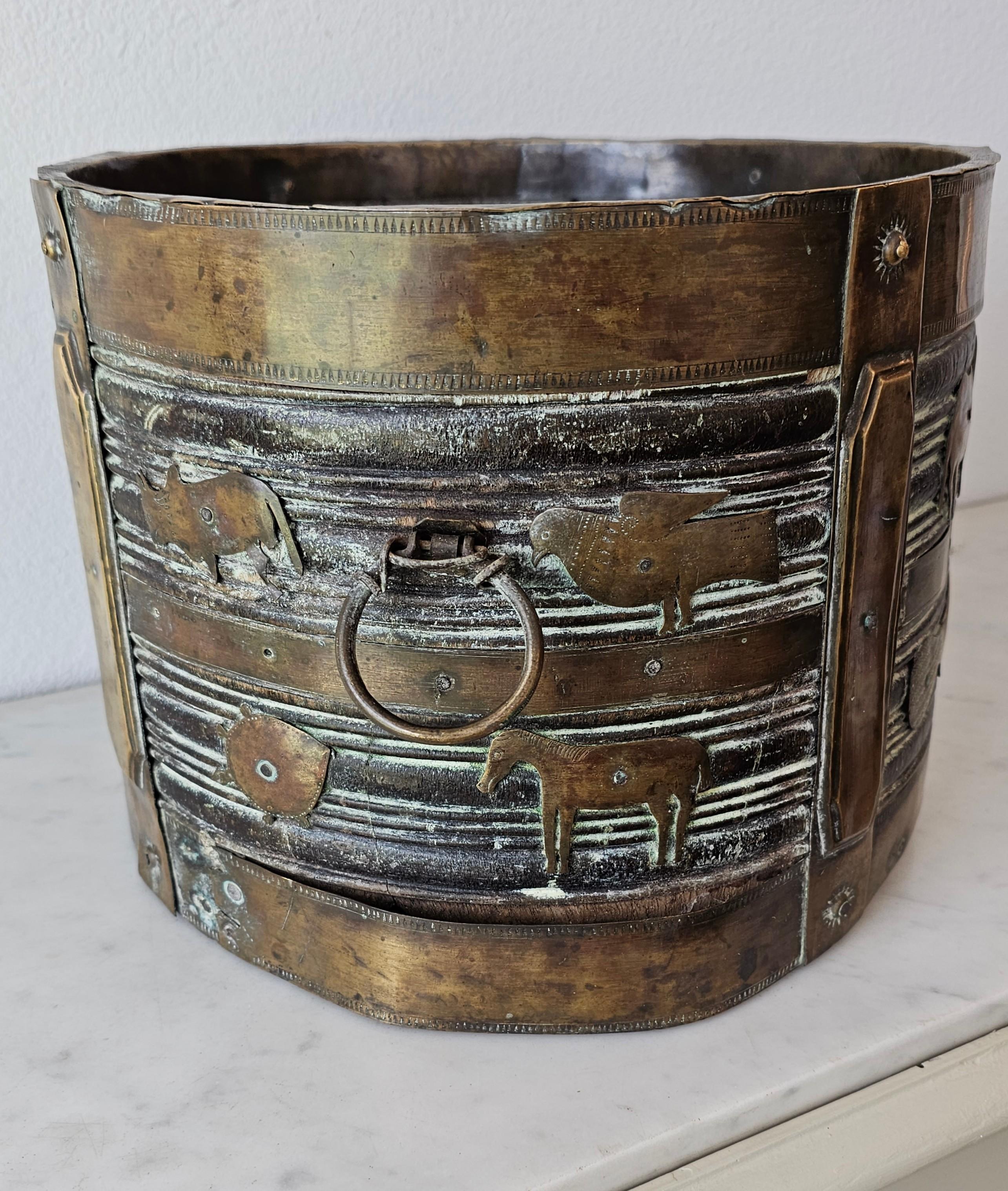 Scarce British Colonial India Brass-Mounted Log Bucket Fireplace Pail For Sale 1