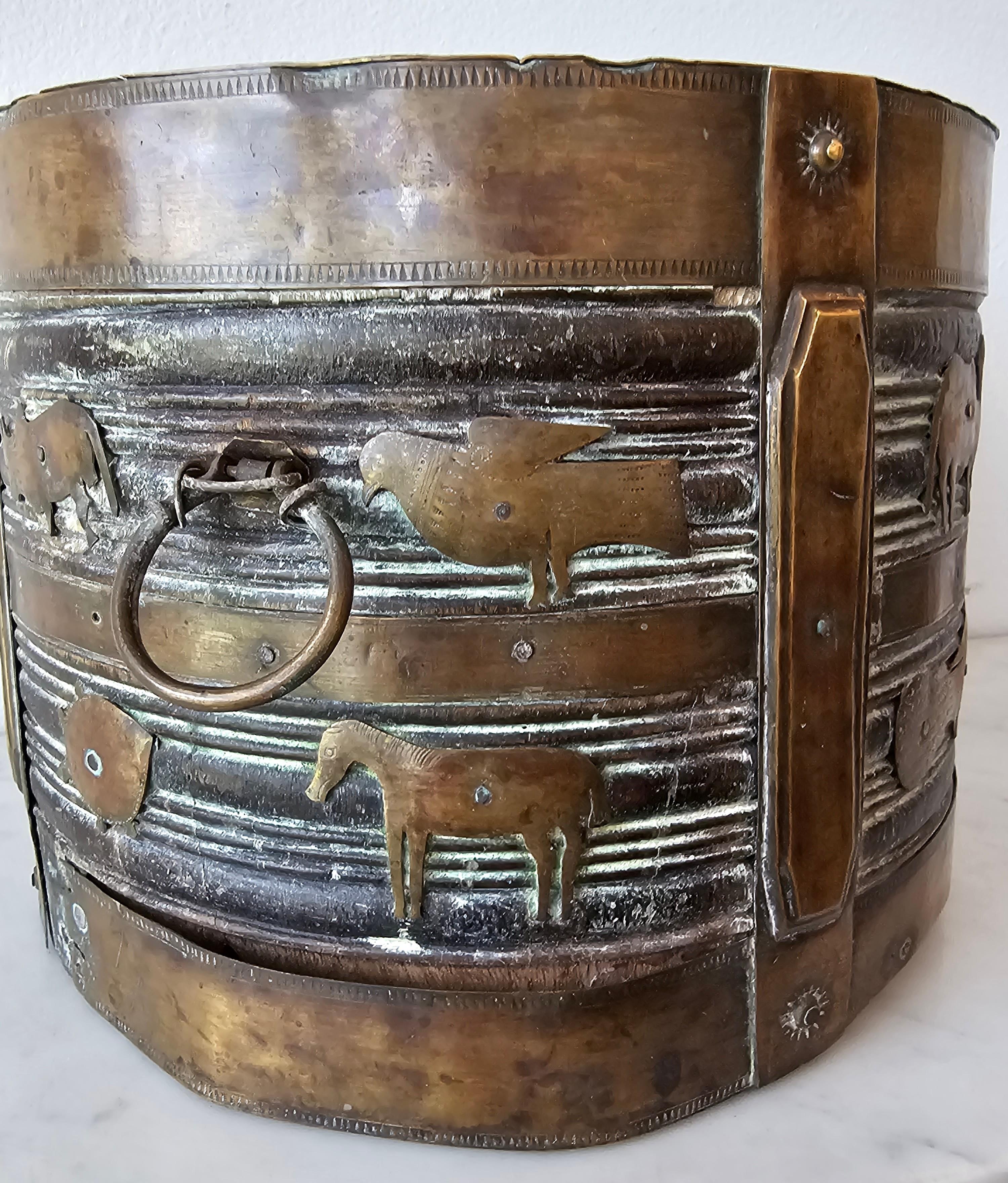 Scarce British Colonial India Brass-Mounted Log Bucket Fireplace Pail For Sale 2