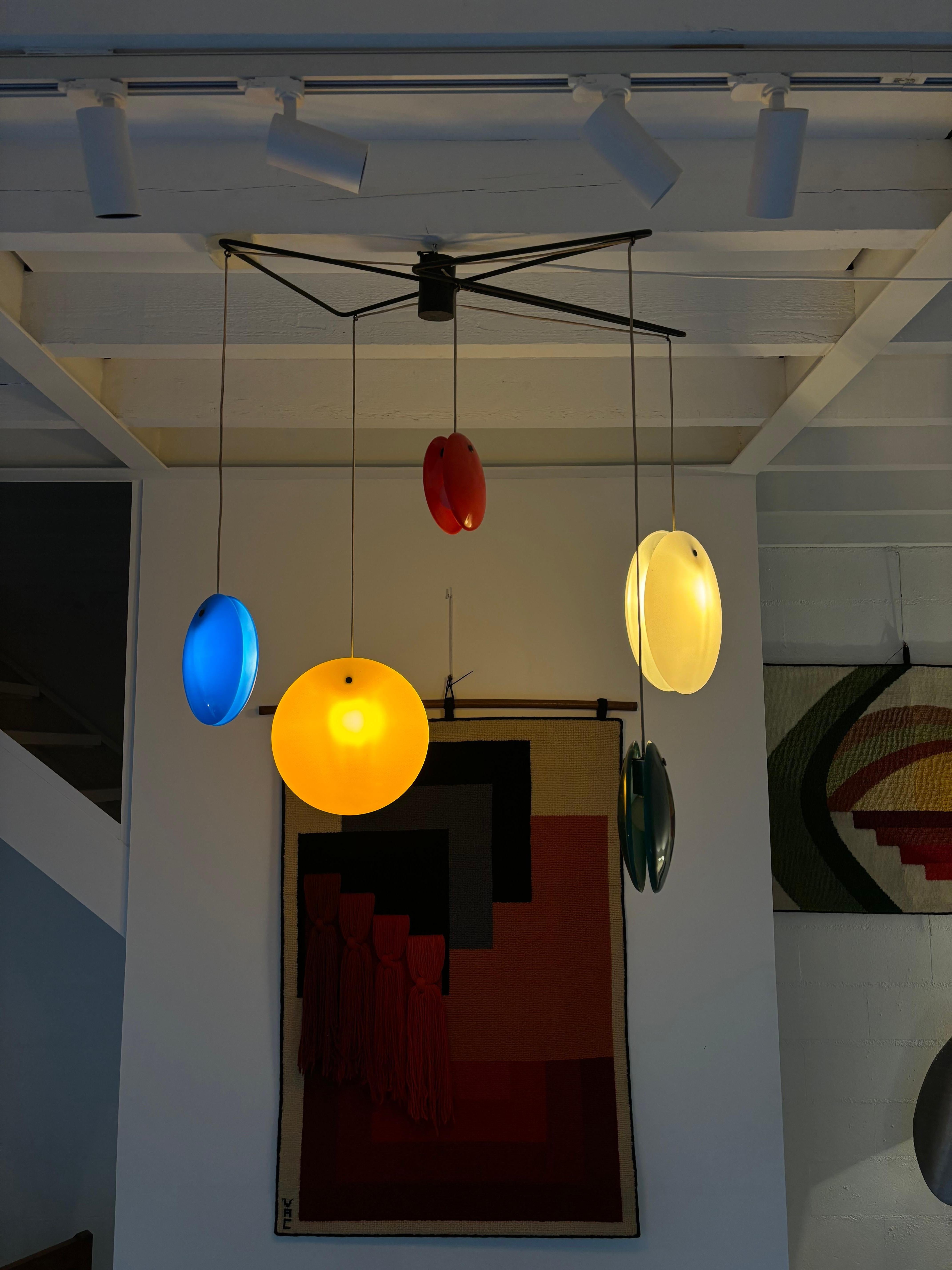 Italiano Scarsa lampada da soffitto Jo-Jo o 2072 di Gino Sarfatti in vendita