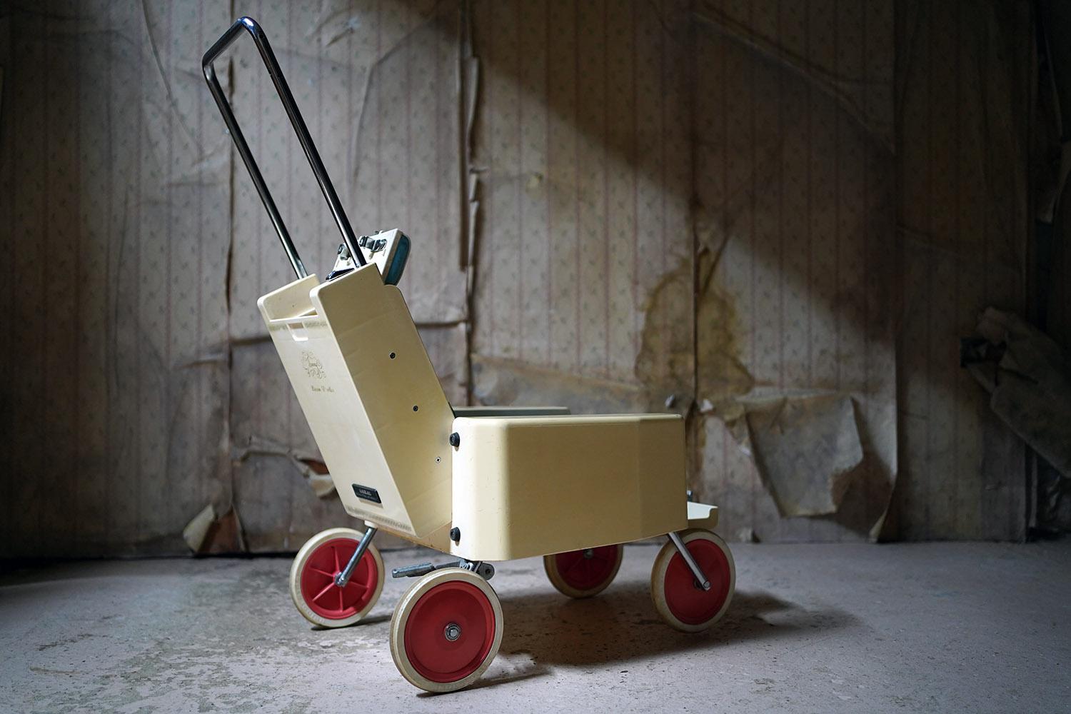 Scarce ‘Chummy Dream’ Collapsible Stroller by Sakai of Japan, c.1969 8