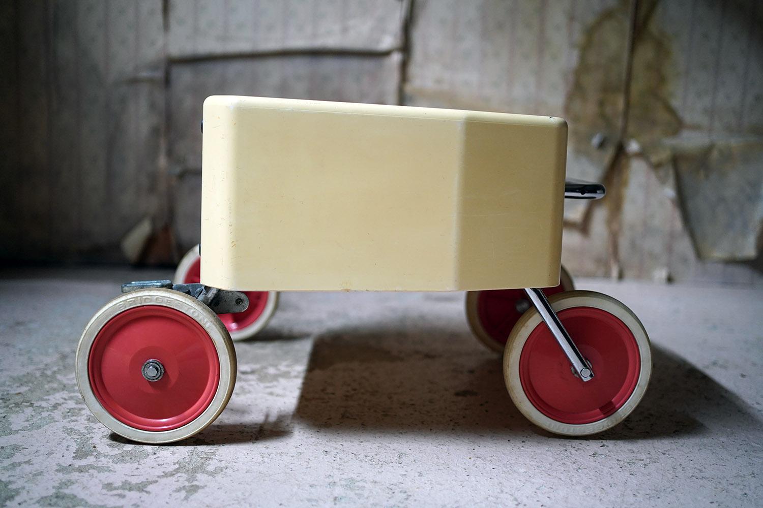 Mid-20th Century Scarce ‘Chummy Dream’ Collapsible Stroller by Sakai of Japan, c.1969