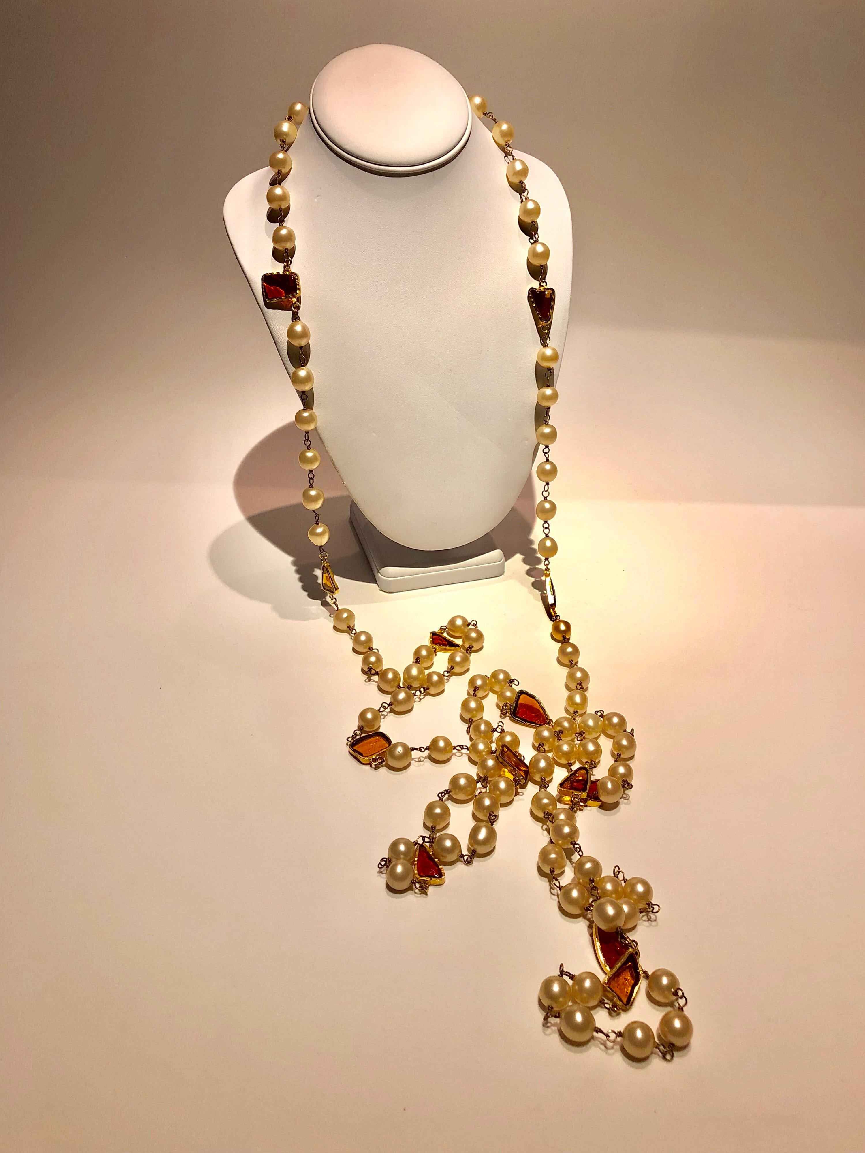 Coco Chanel, rare collier monumental en perles crème « Autoir » automne/hiver 1994 en vente 2