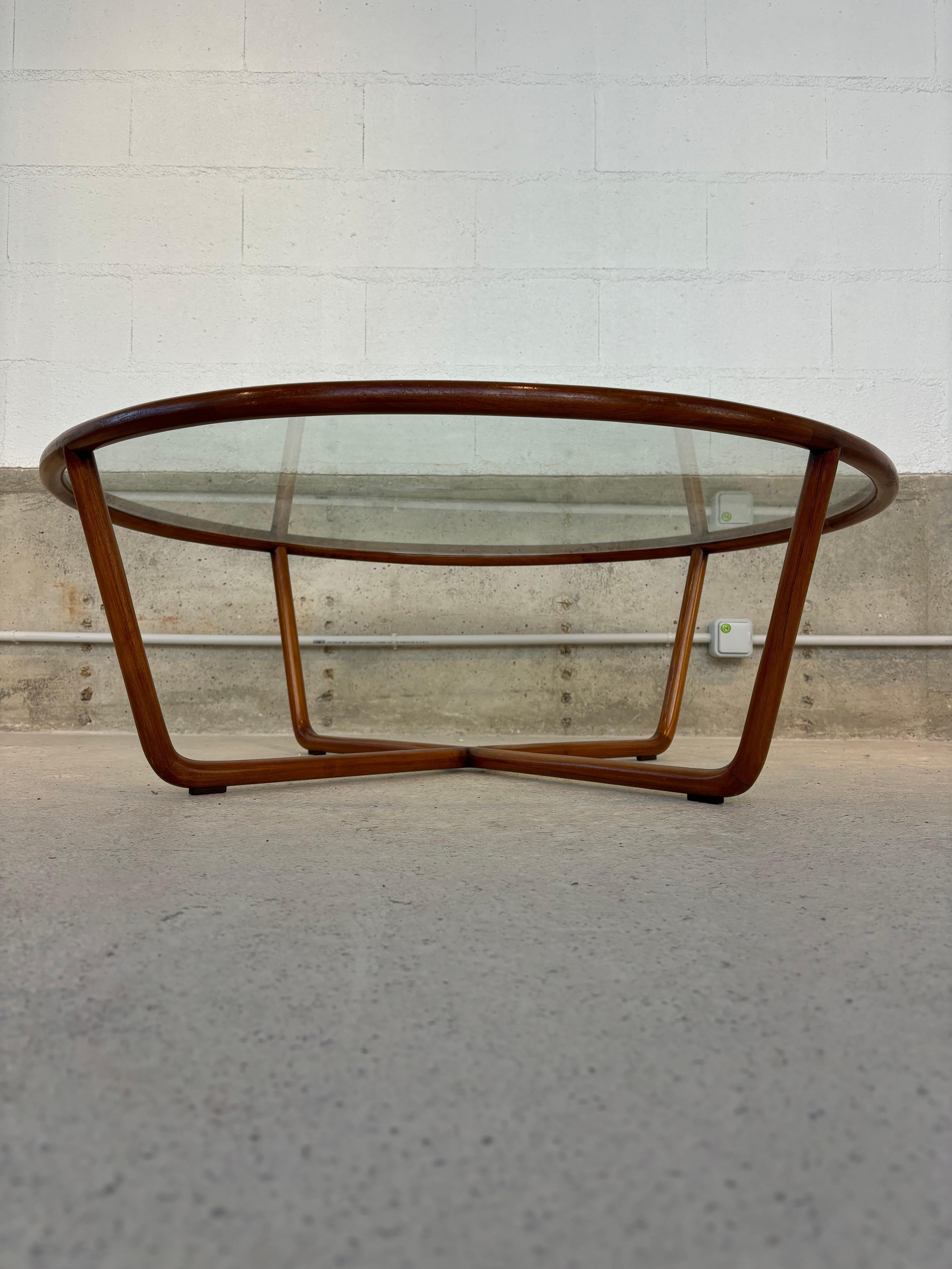 Verre Rare table basse de Joaquim Tenreiro en vente