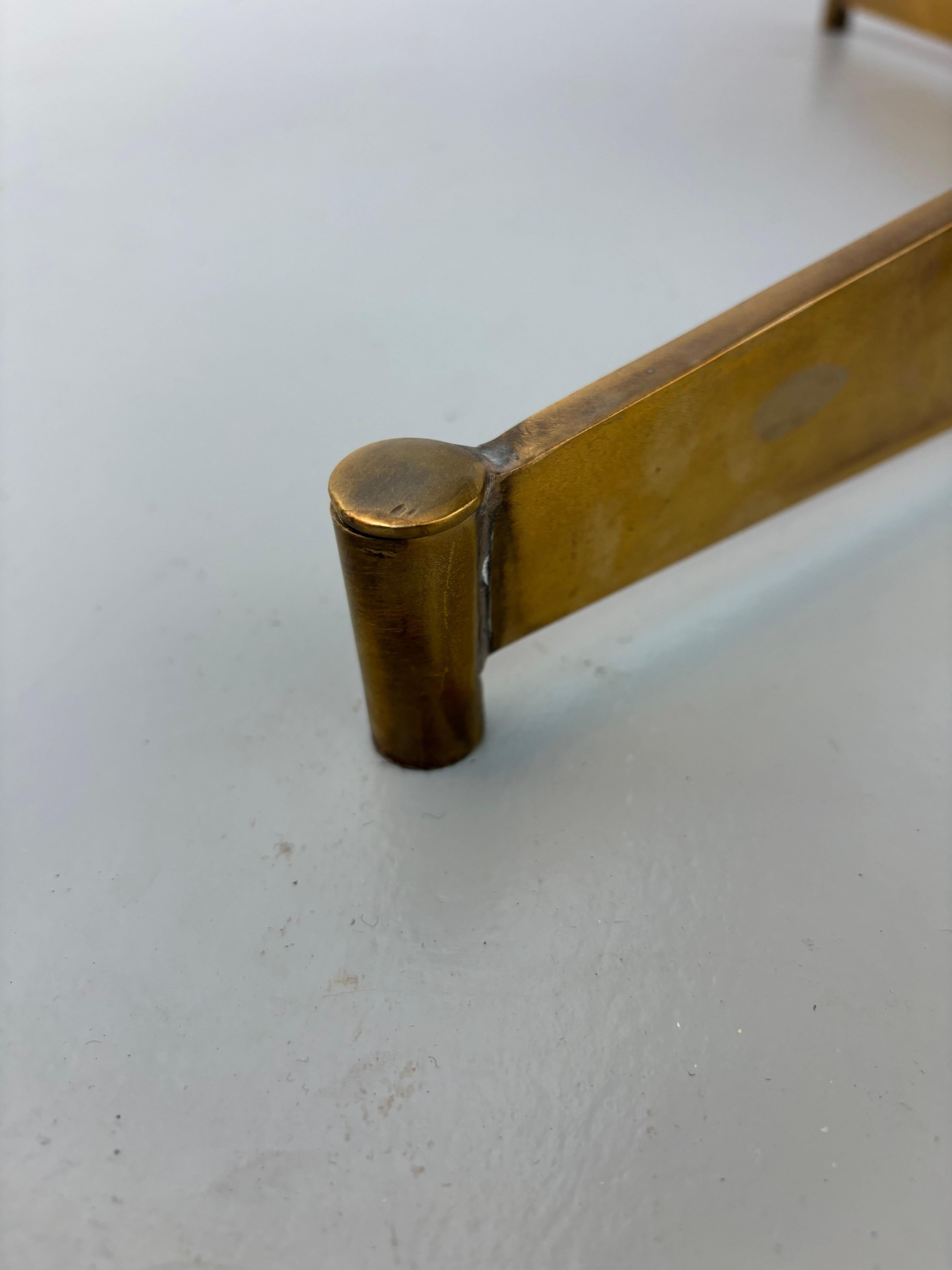 Scarso tavolino da caffè di Mathieu Matégot in pelle e ottone in vendita 3