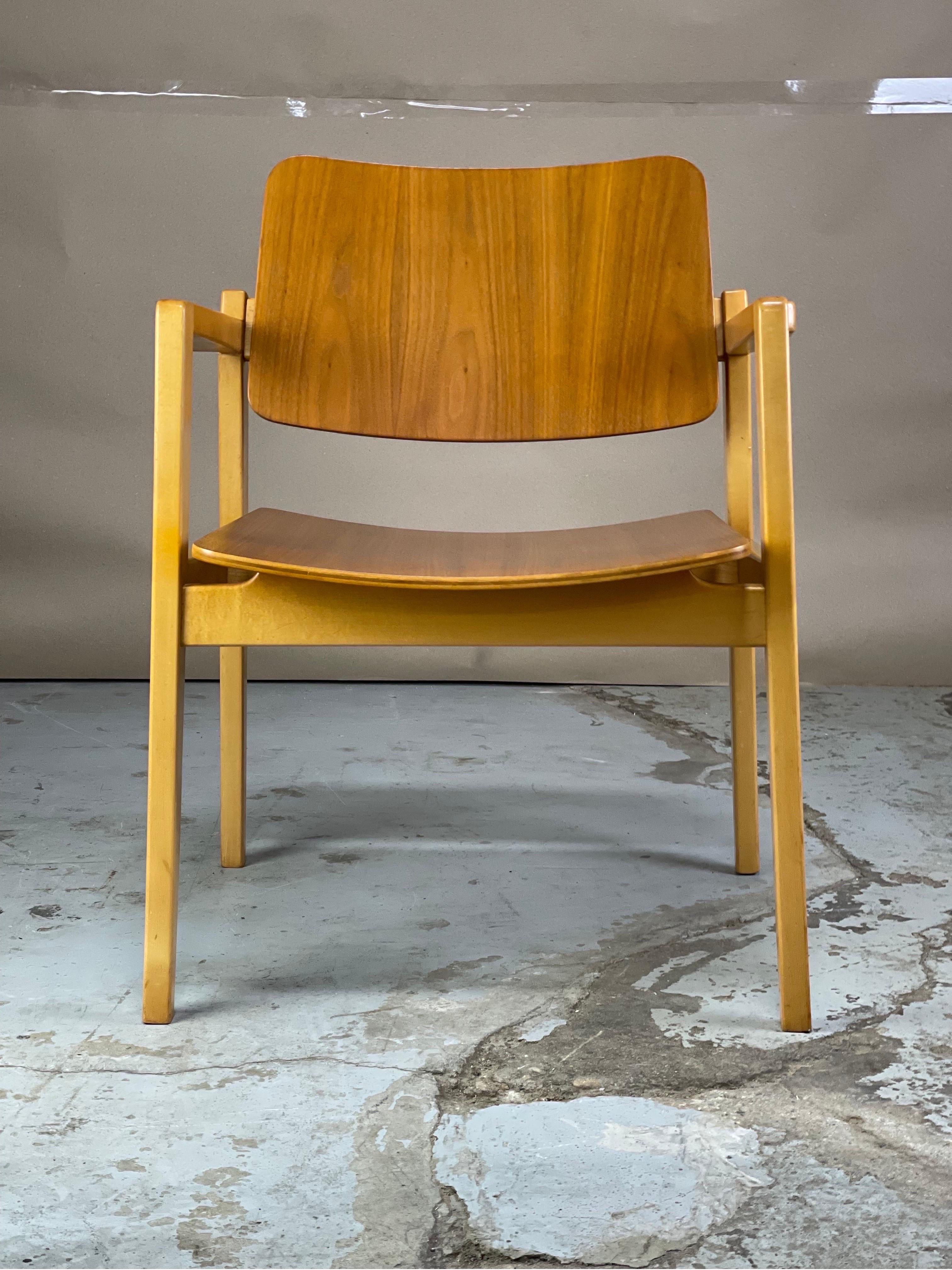 American Mid Century Chair in Beech and Bent Walnut Ply by Jens Risom 1952 For Sale