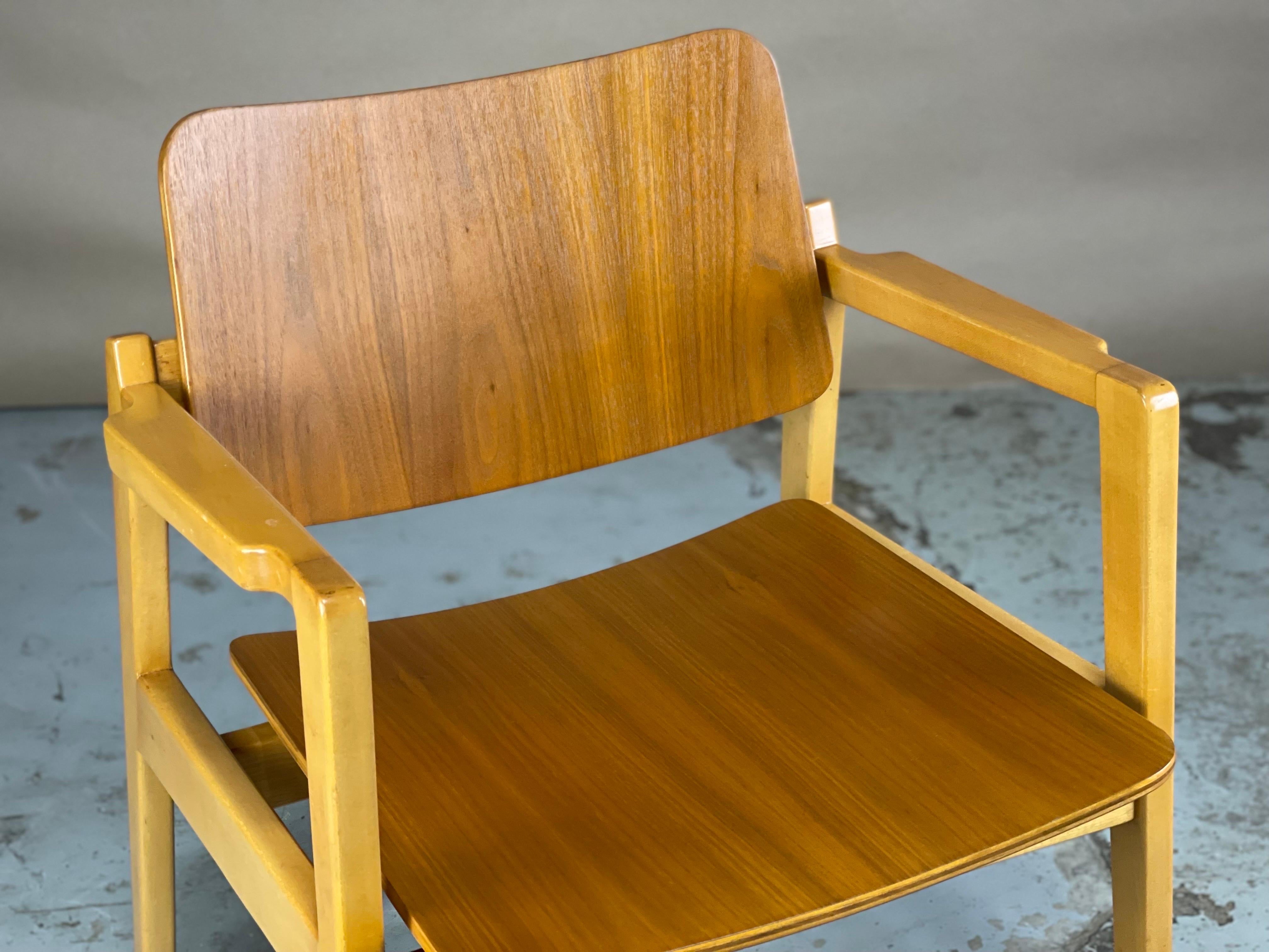 Mid-20th Century Mid Century Chair in Beech and Bent Walnut Ply by Jens Risom 1952 For Sale