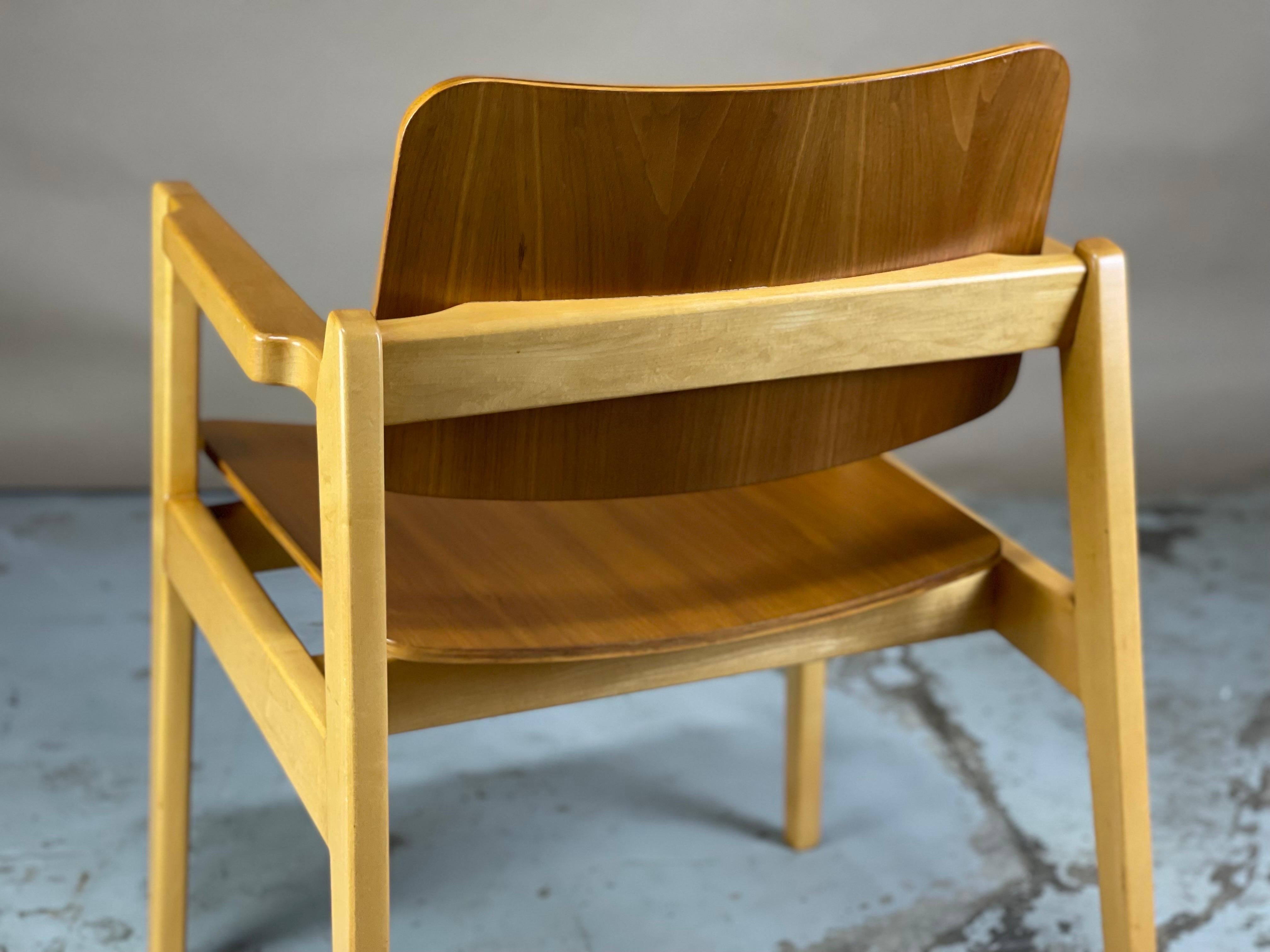 Mid Century Chair in Beech and Bent Walnut Ply by Jens Risom 1952 For Sale 2