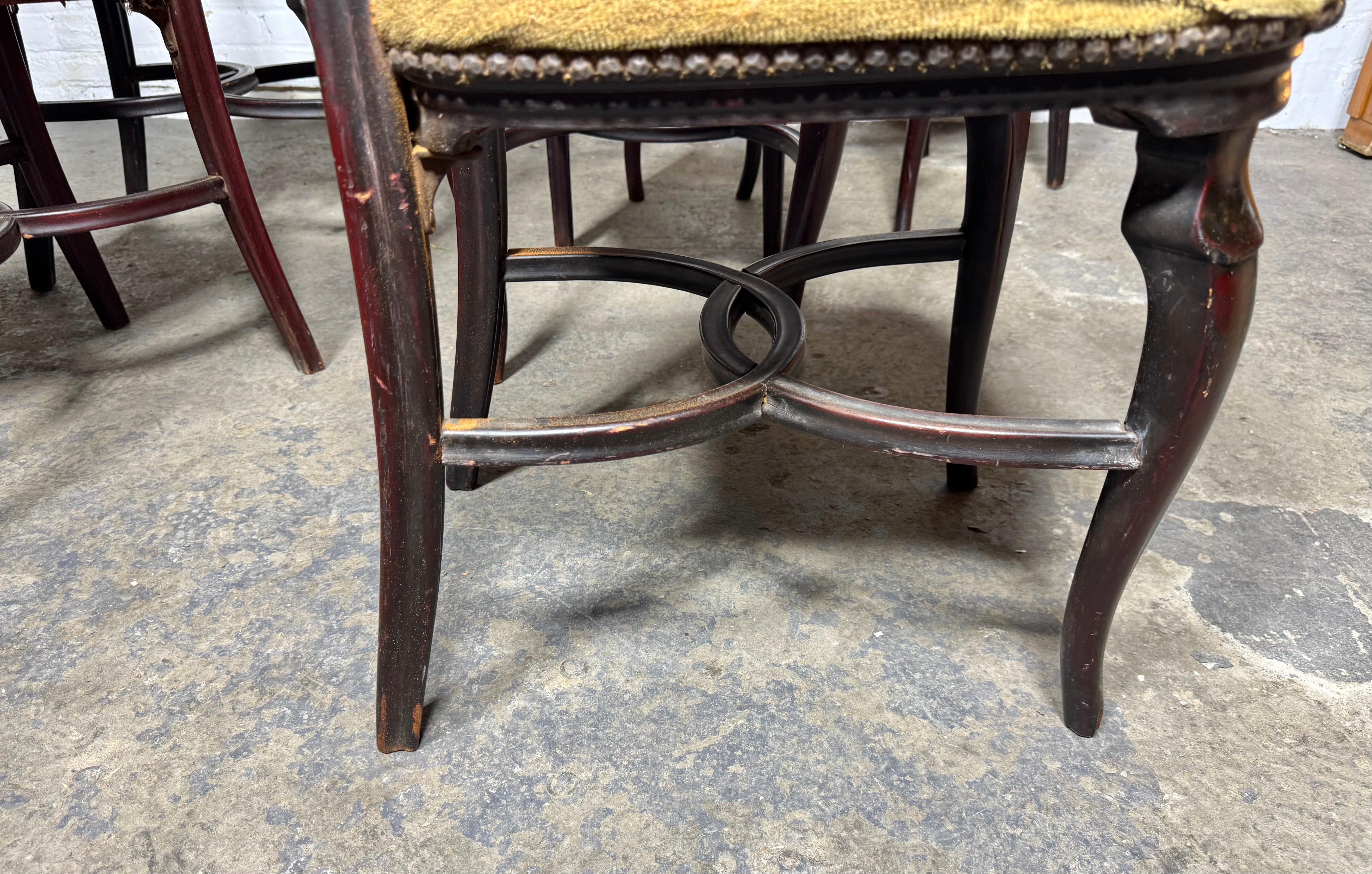Scarce early set (6) Bentwood Bistro/Cafe' Chairs.  par Michael Thonet Bon état - En vente à Buffalo, NY
