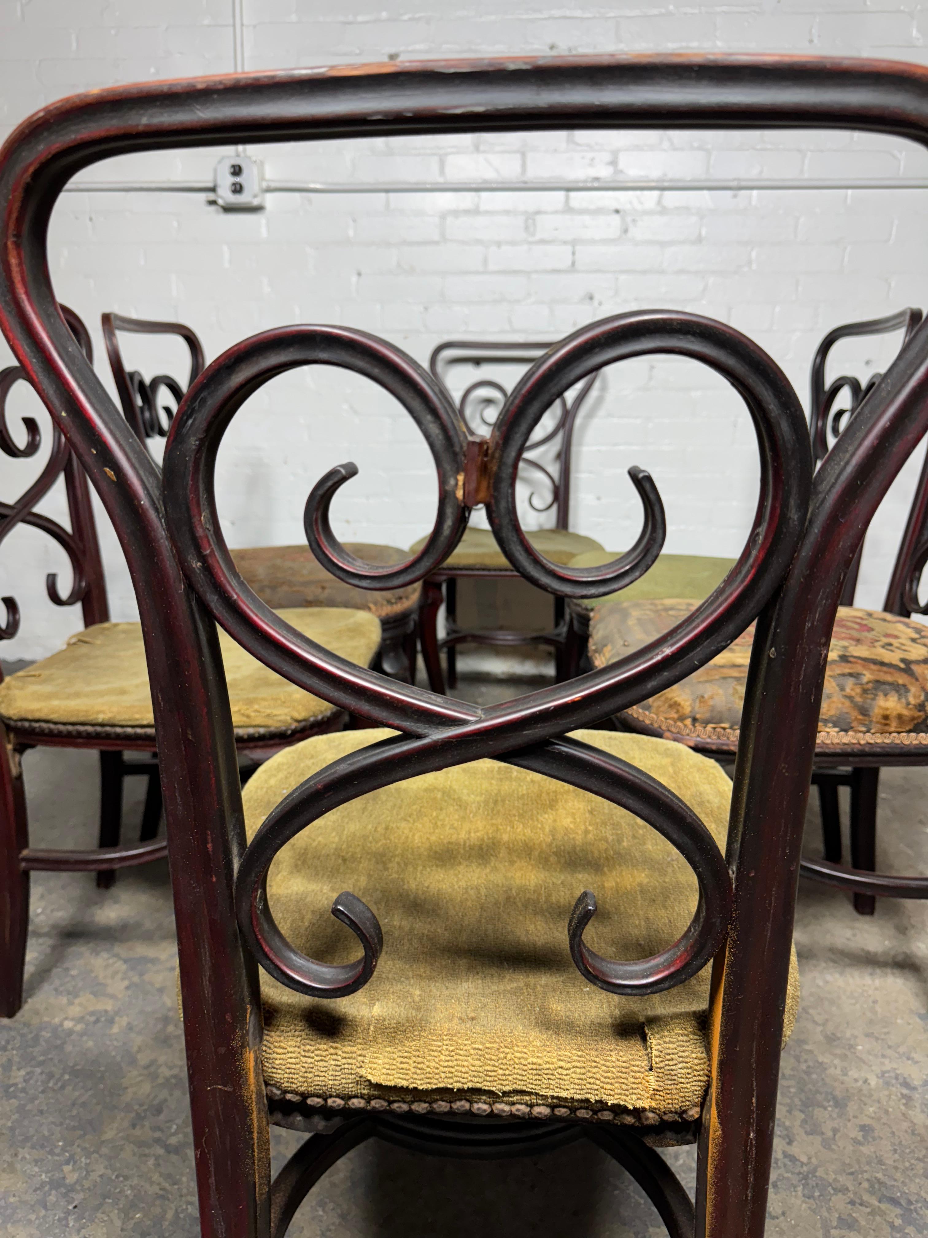 Tissu Scarce early set (6) Bentwood Bistro/Cafe' Chairs.  par Michael Thonet en vente