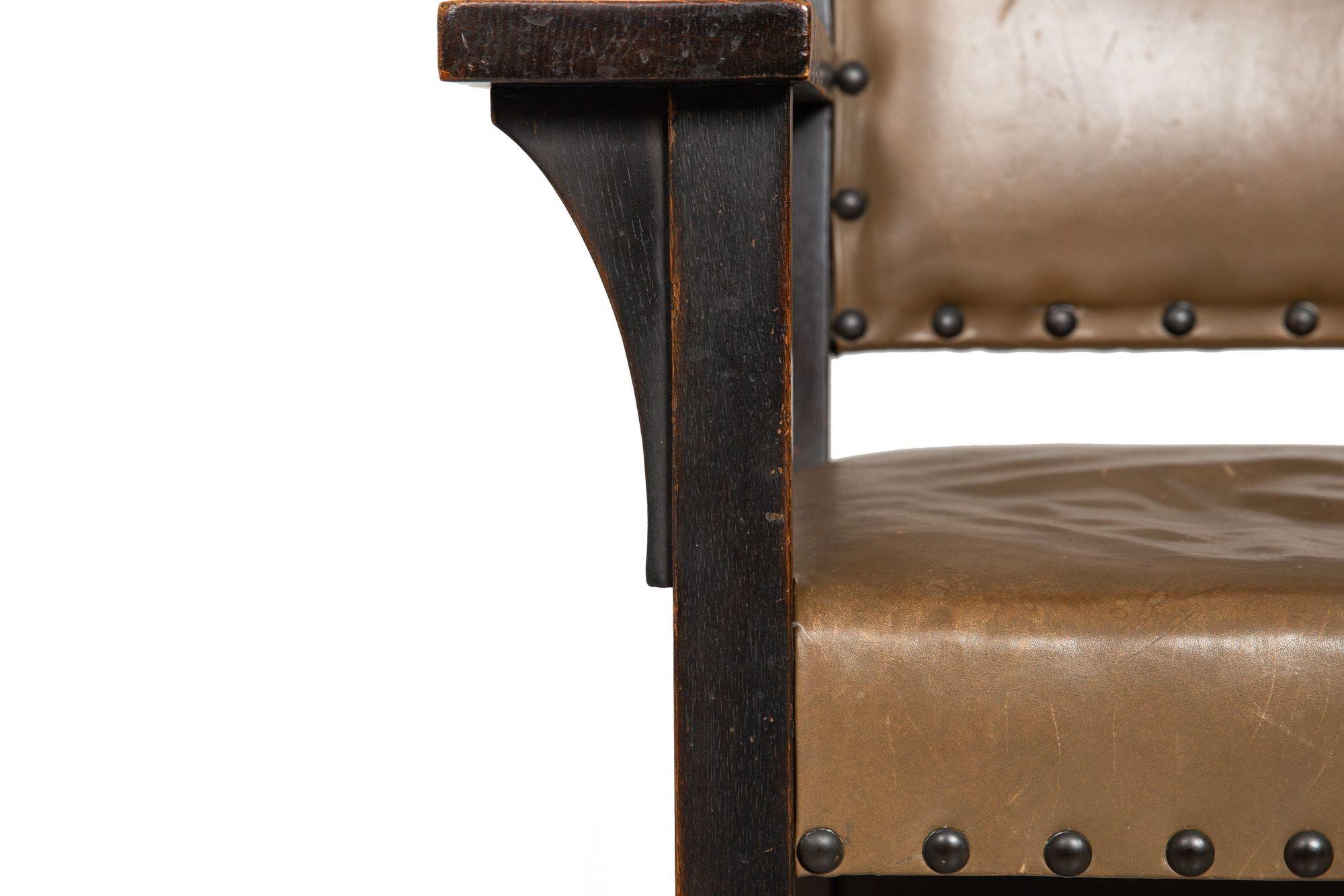 Scarce Gustav Stickley Model 360 A.I.C. Oak Oak Leather Arm Chair c.1910 en vente 8