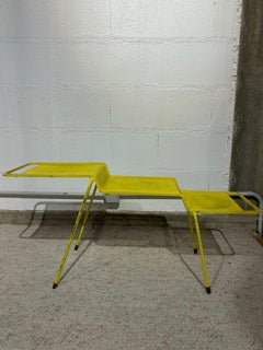 Scarso tavolino in java di Mathieu Matégot