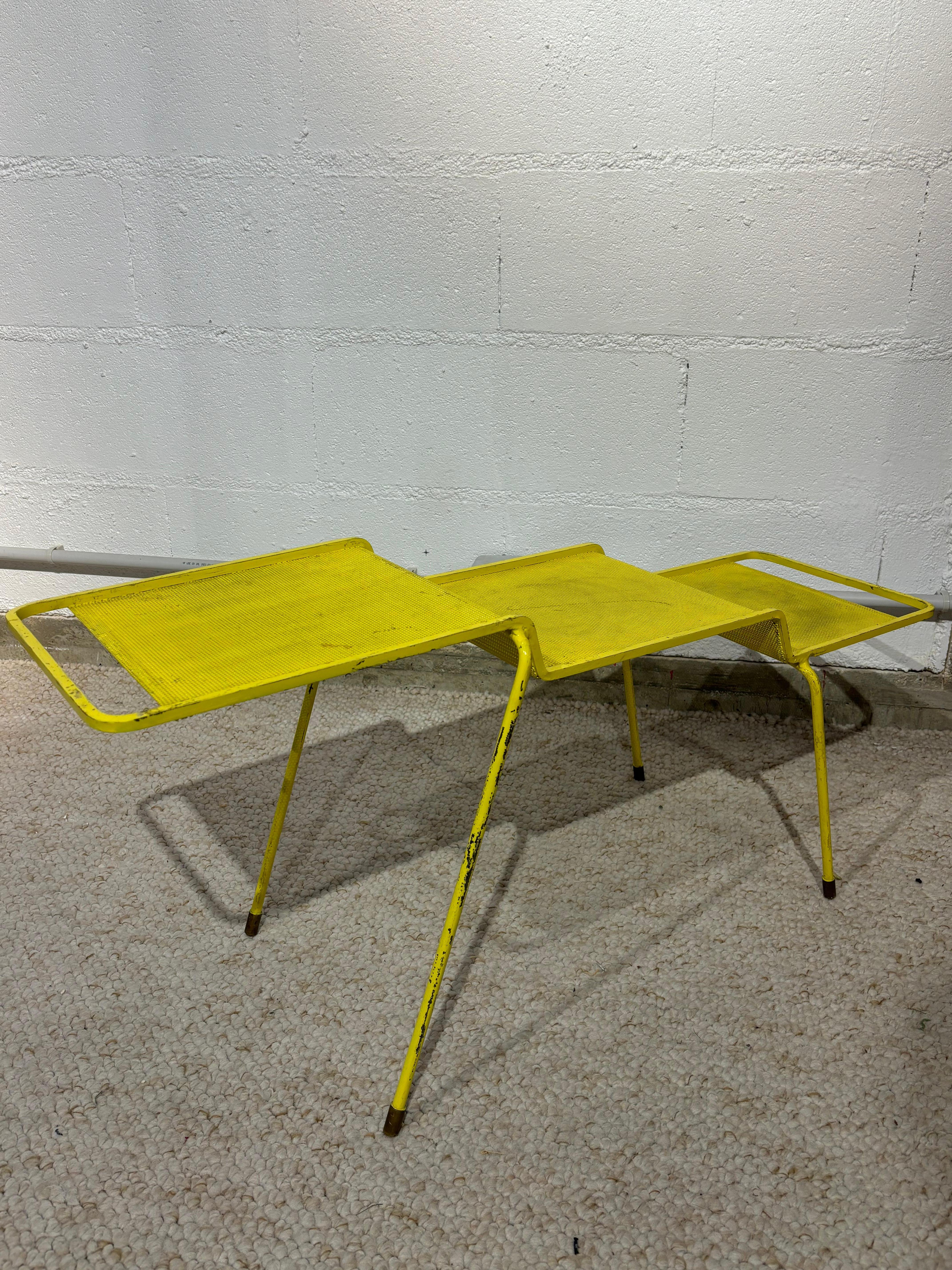 Scarce java side table by Mathieu Matégot im Zustand „Gut“ im Angebot in SAINT-OUEN-SUR-SEINE, FR