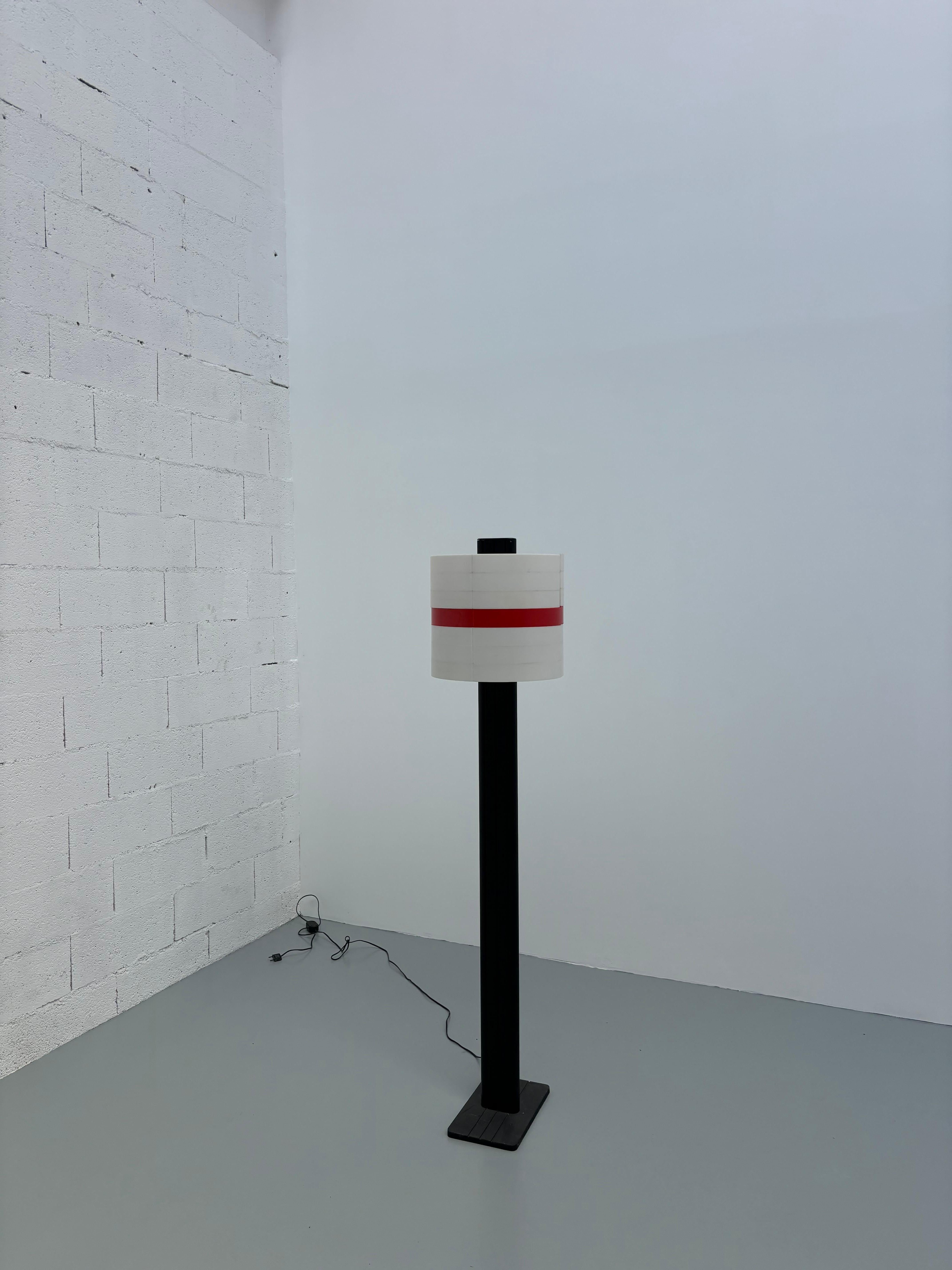 Lampadaire par Jean Pierre Vitrac pour verre et lumière vers 1980. 