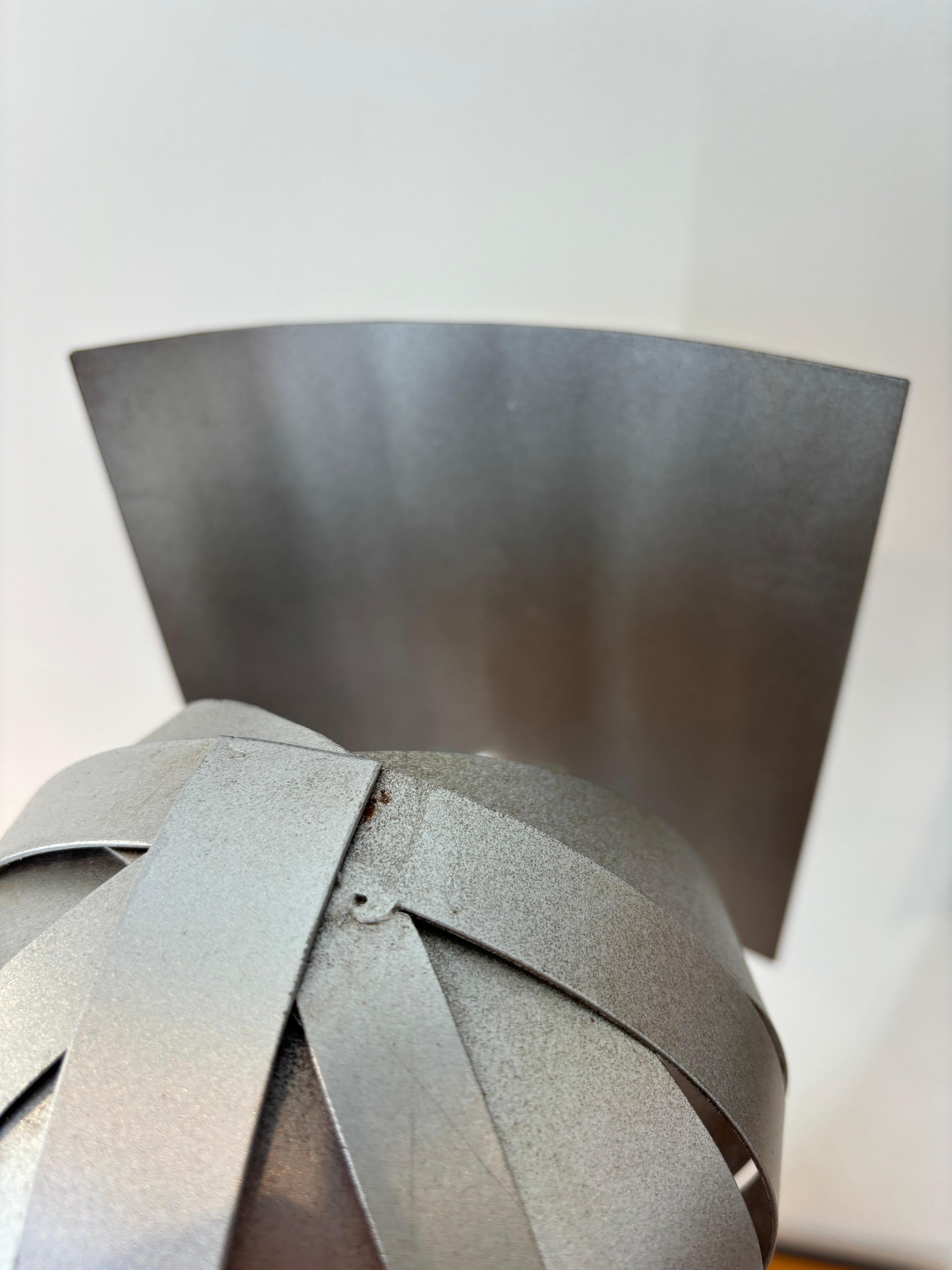 Seltene Lampe von Odile Mir für die Galerie Jacques Lacloche (Metall) im Angebot
