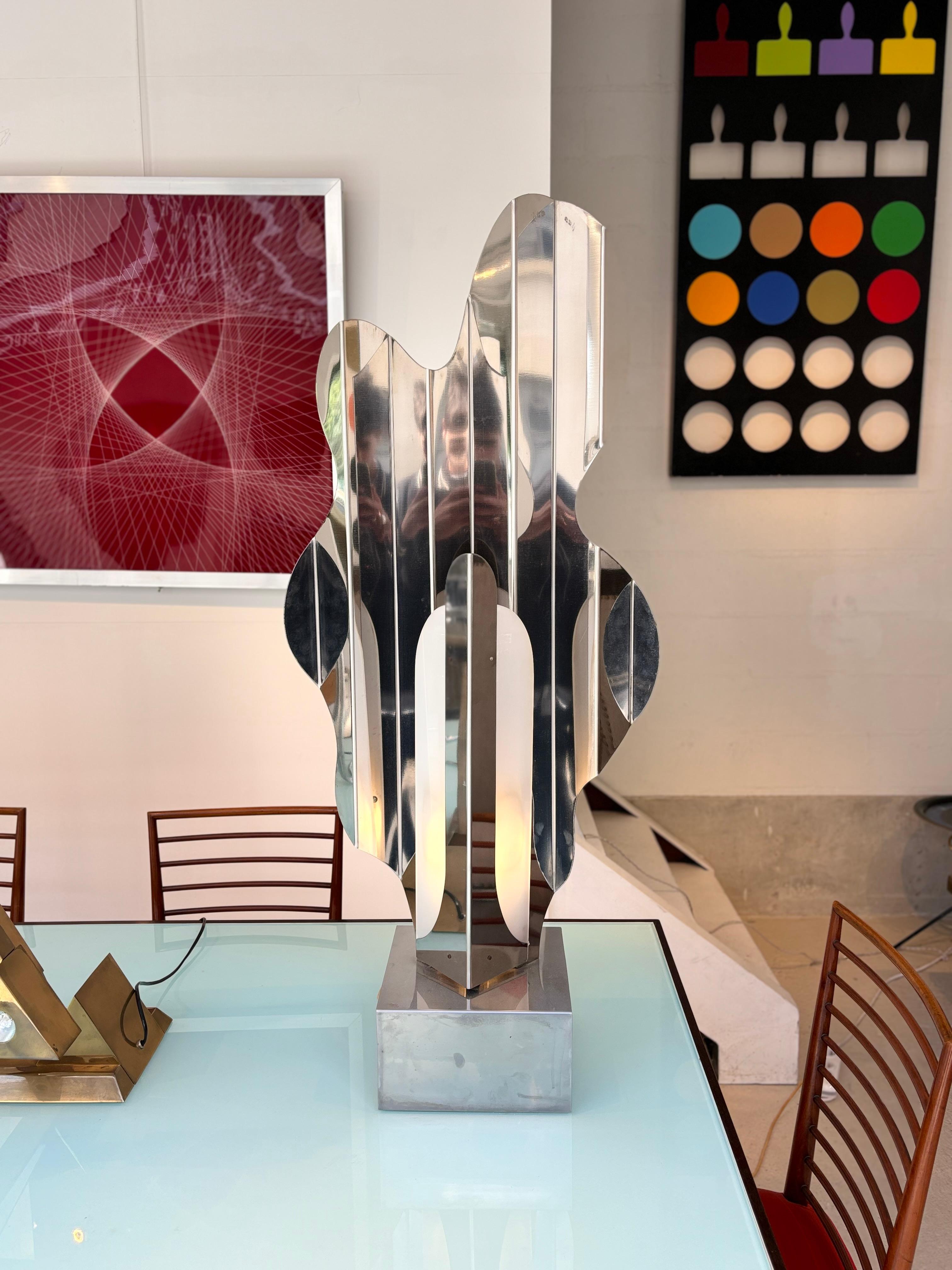 Très rare lampe dite Calandre par Philippe Jean, vers 1970. 
Firmato. 