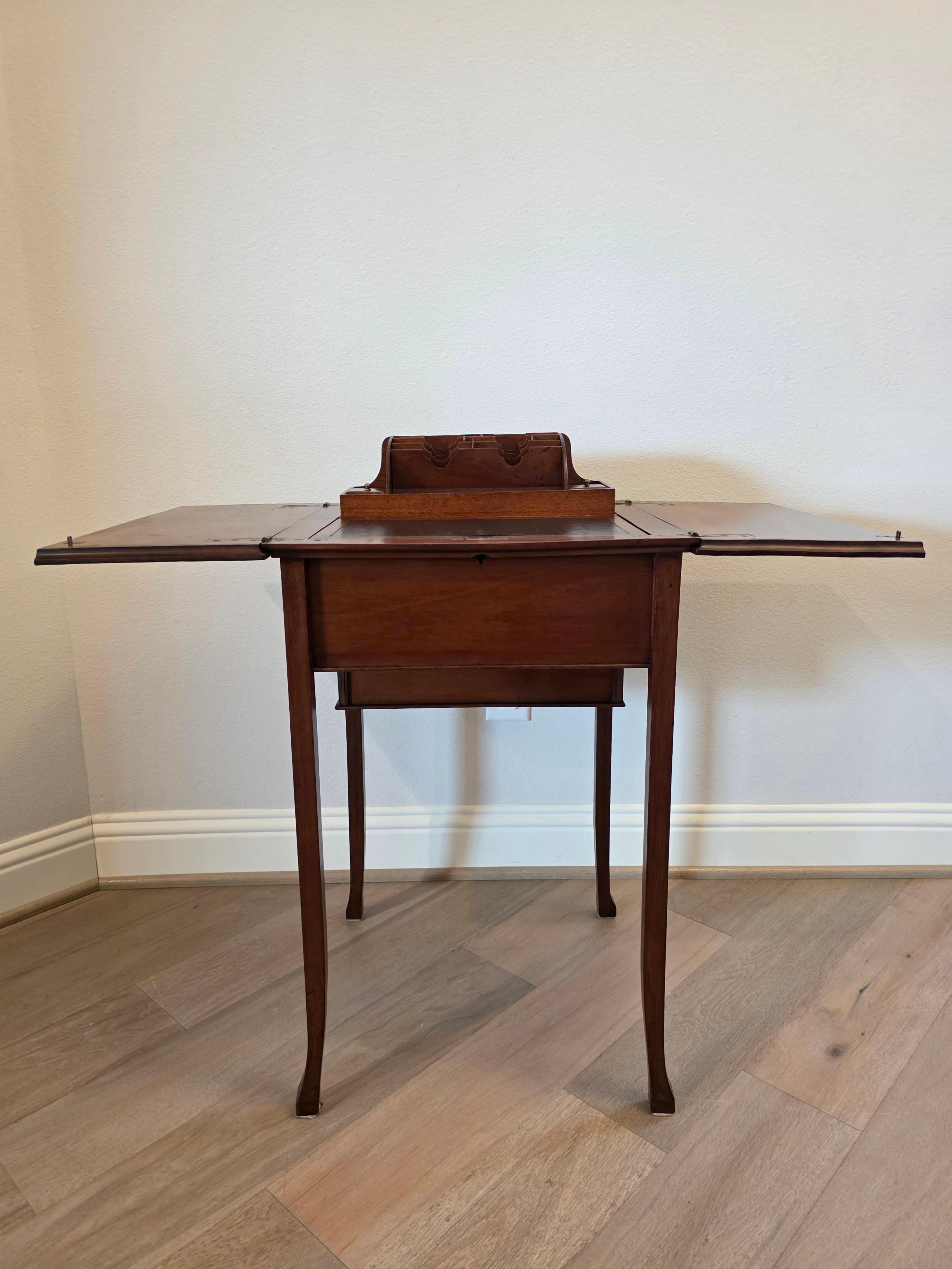 Seltene Metamorphic Edwardian Periode Mahagoni antiken Schreibtisch  Beistelltisch im Zustand „Gut“ im Angebot in Forney, TX