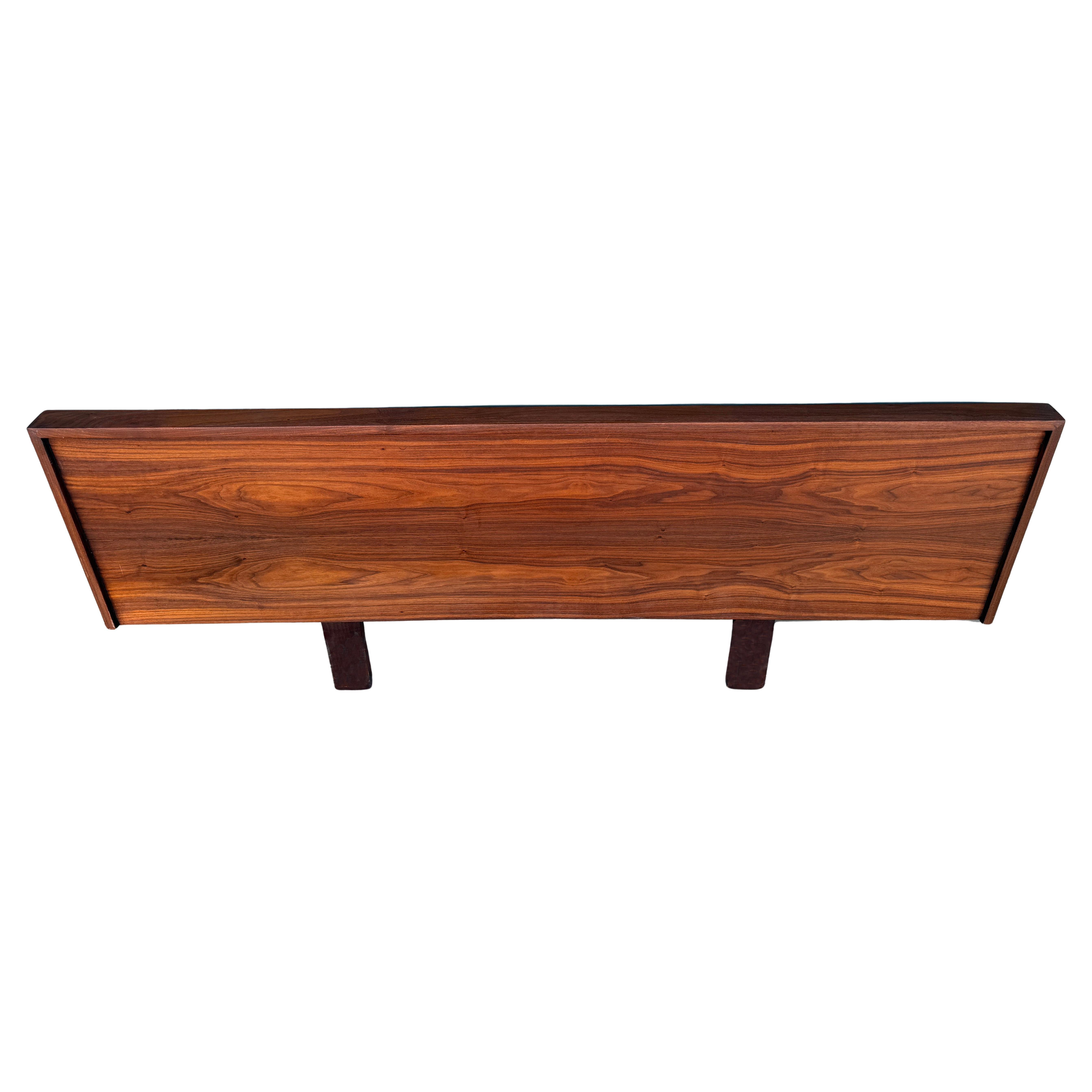 Knappe Midcentury Studio Crafted Nussbaum Queen Kopfteil  Richard Artschwager
