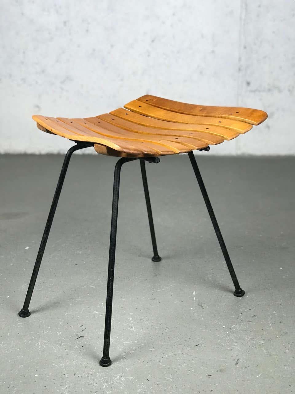 Lovely piece of American Modern: scarce Minimalist vanity stool by Arthur Umanoff for Shaver-Howard, 1950s. Restored wood slats. The iron was not repainted and shows age appropriate wear. Excellent curvature of the wood slats. (3) available.