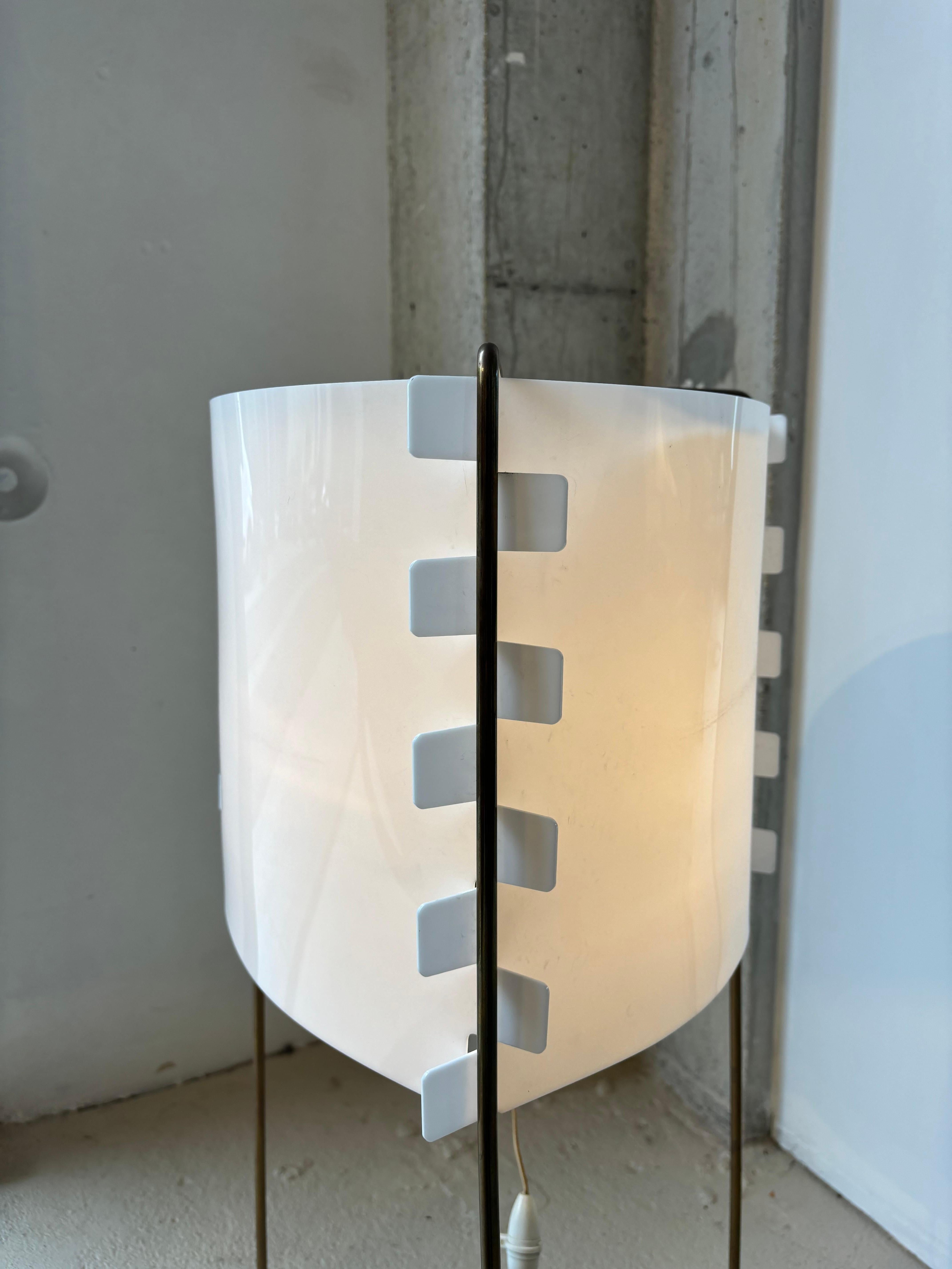 Seltene originale M4-Stehlampe von Joseph André Motte im Zustand „Gut“ im Angebot in SAINT-OUEN-SUR-SEINE, FR