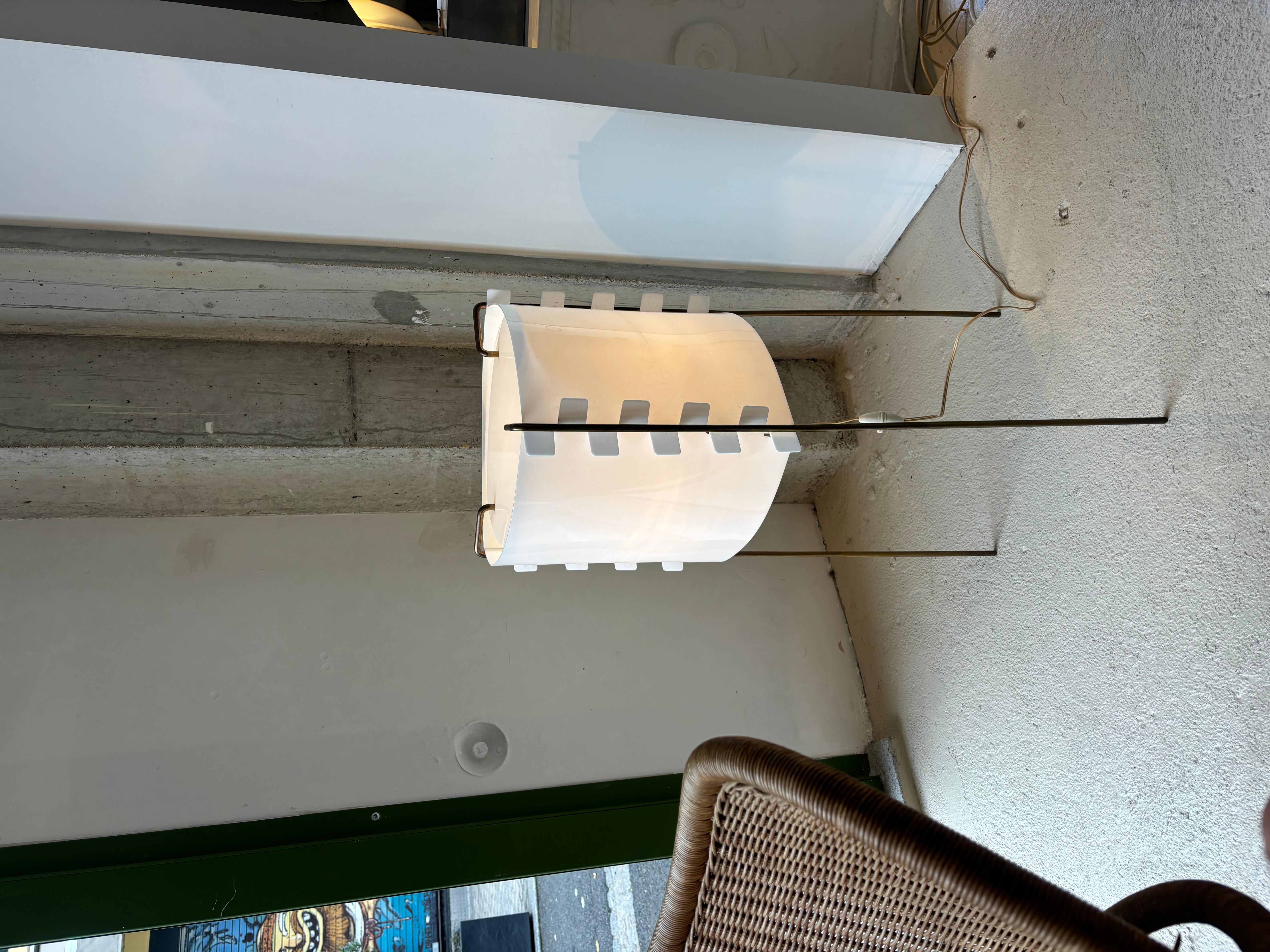 Seltene originale M4-Stehlampe von Joseph André Motte im Angebot 2