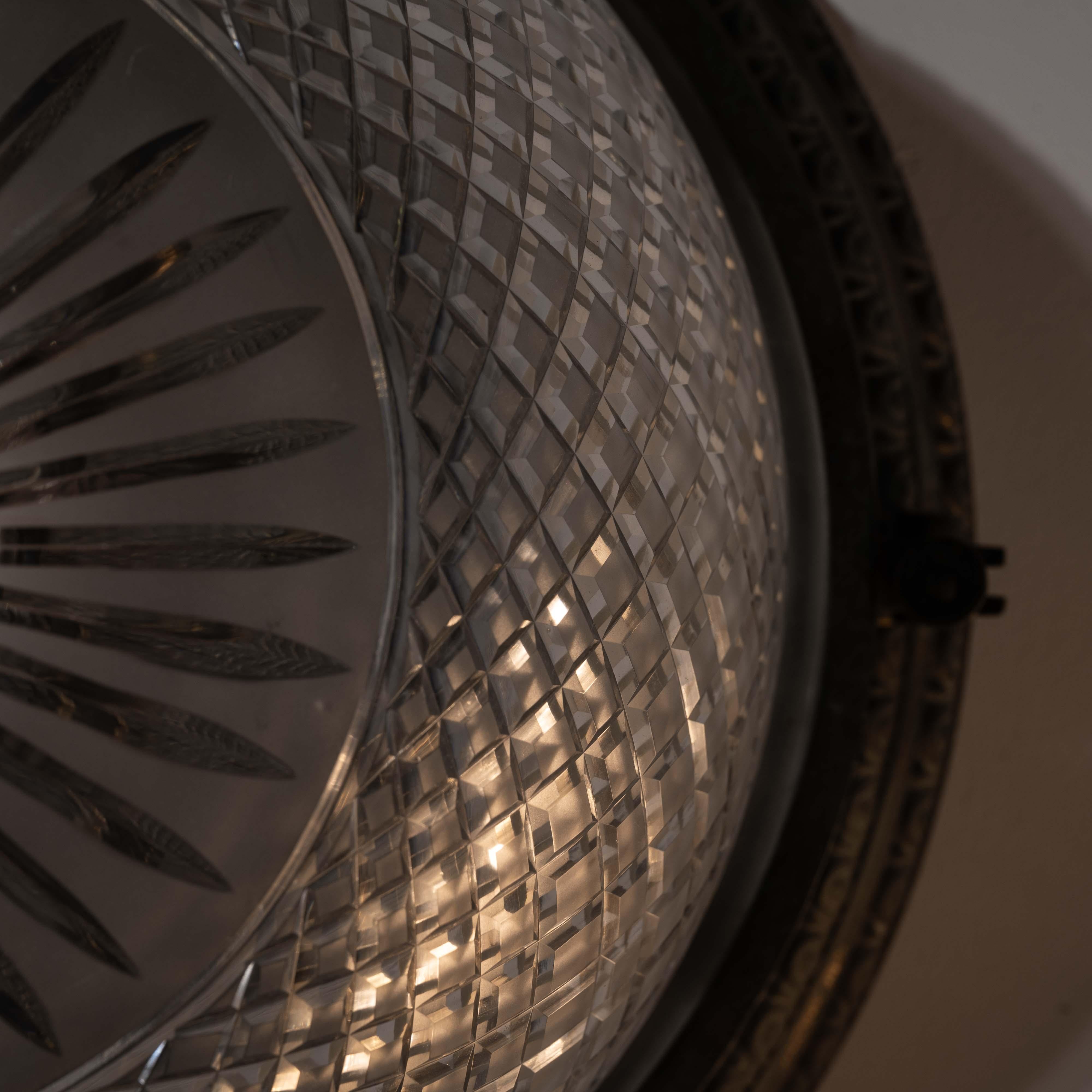 Scarsa coppia di plafoniere a filo in ottone fuso di grandi dimensioni e ciotole di cristallo in vendita 12