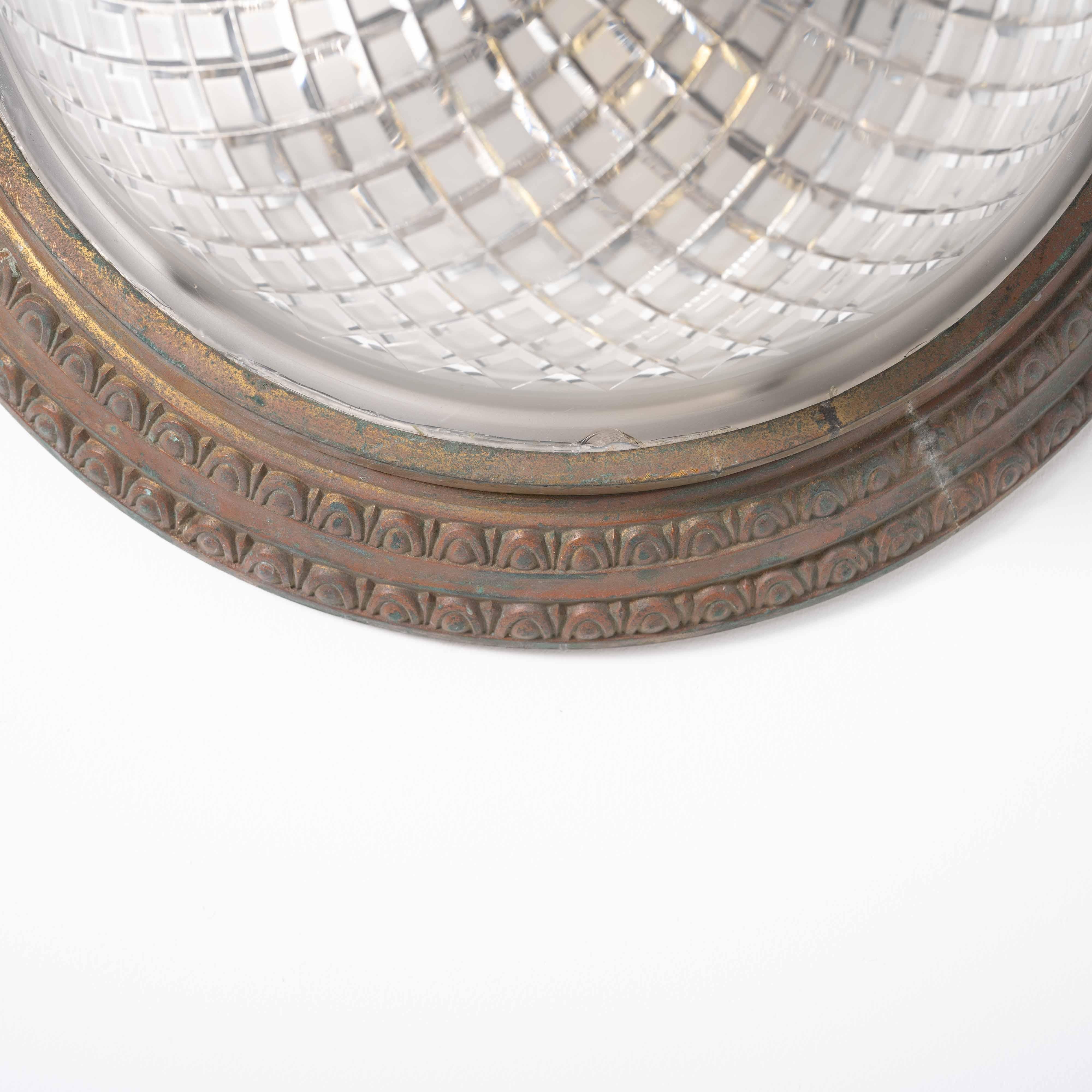 Calco Scarsa coppia di plafoniere a filo in ottone fuso di grandi dimensioni e ciotole di cristallo in vendita