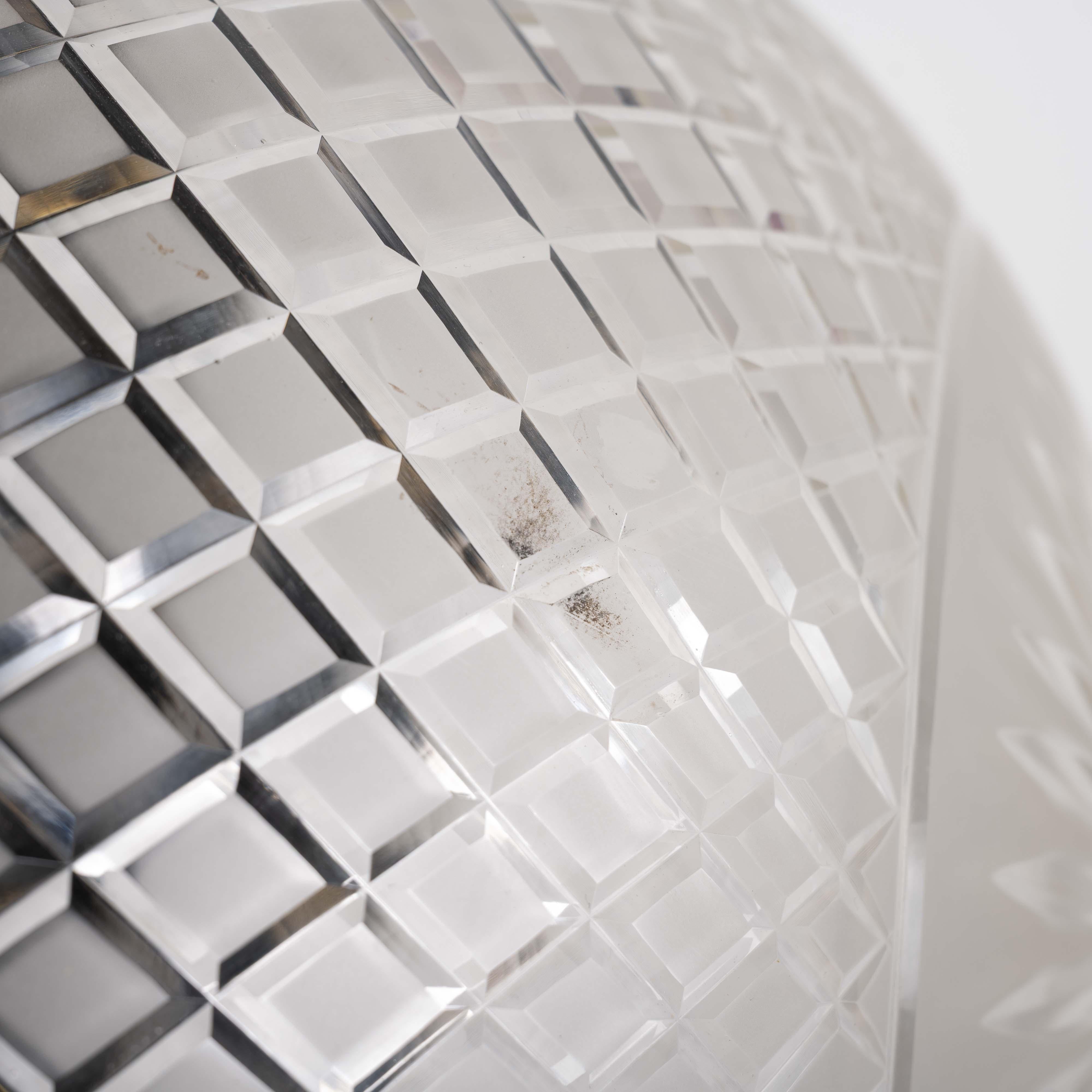 Scarsa coppia di plafoniere a filo in ottone fuso di grandi dimensioni e ciotole di cristallo In condizioni buone in vendita a Nottingham, GB