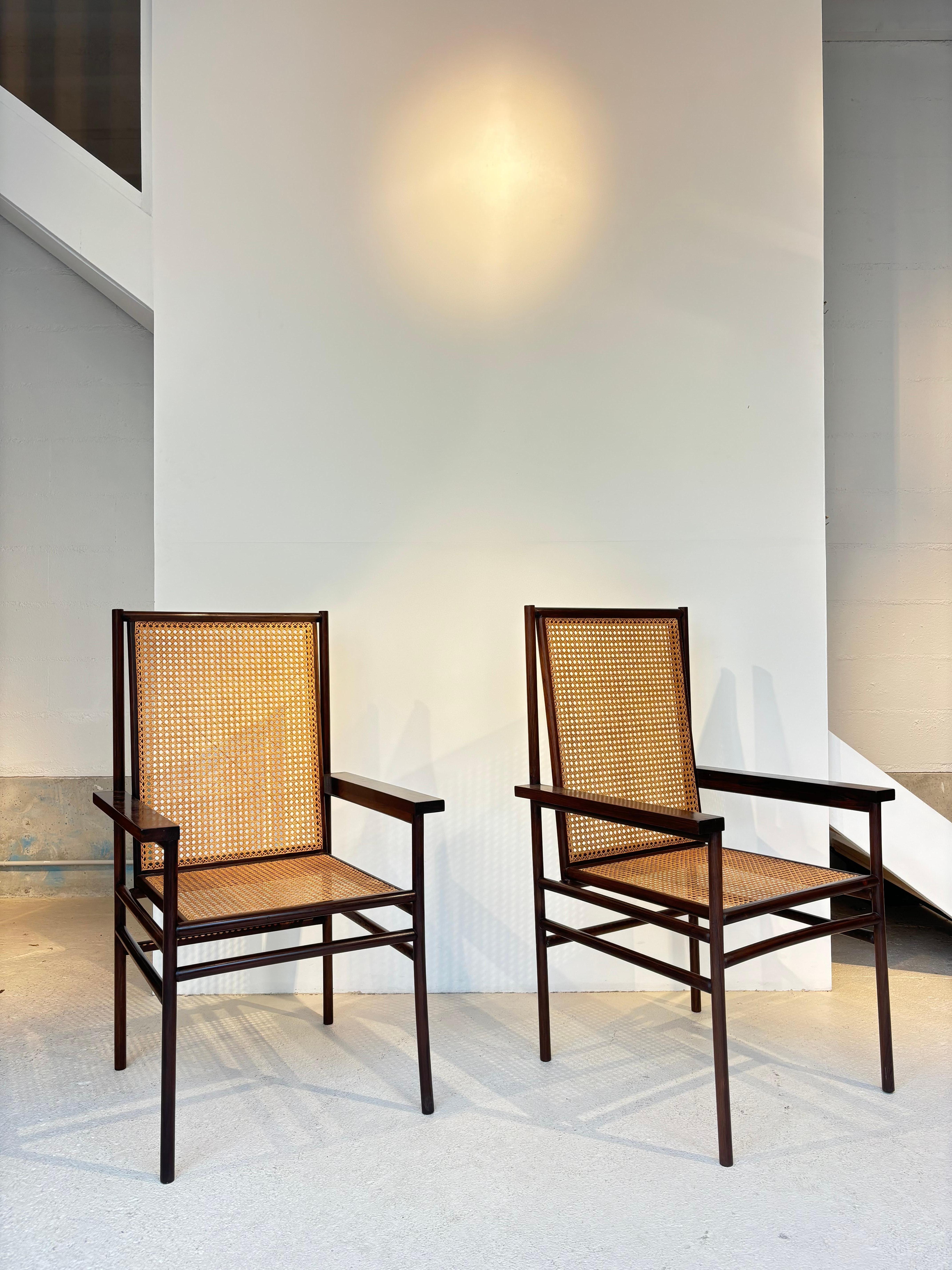Très rare paire de chaises par Joaquim Tenreiro. 