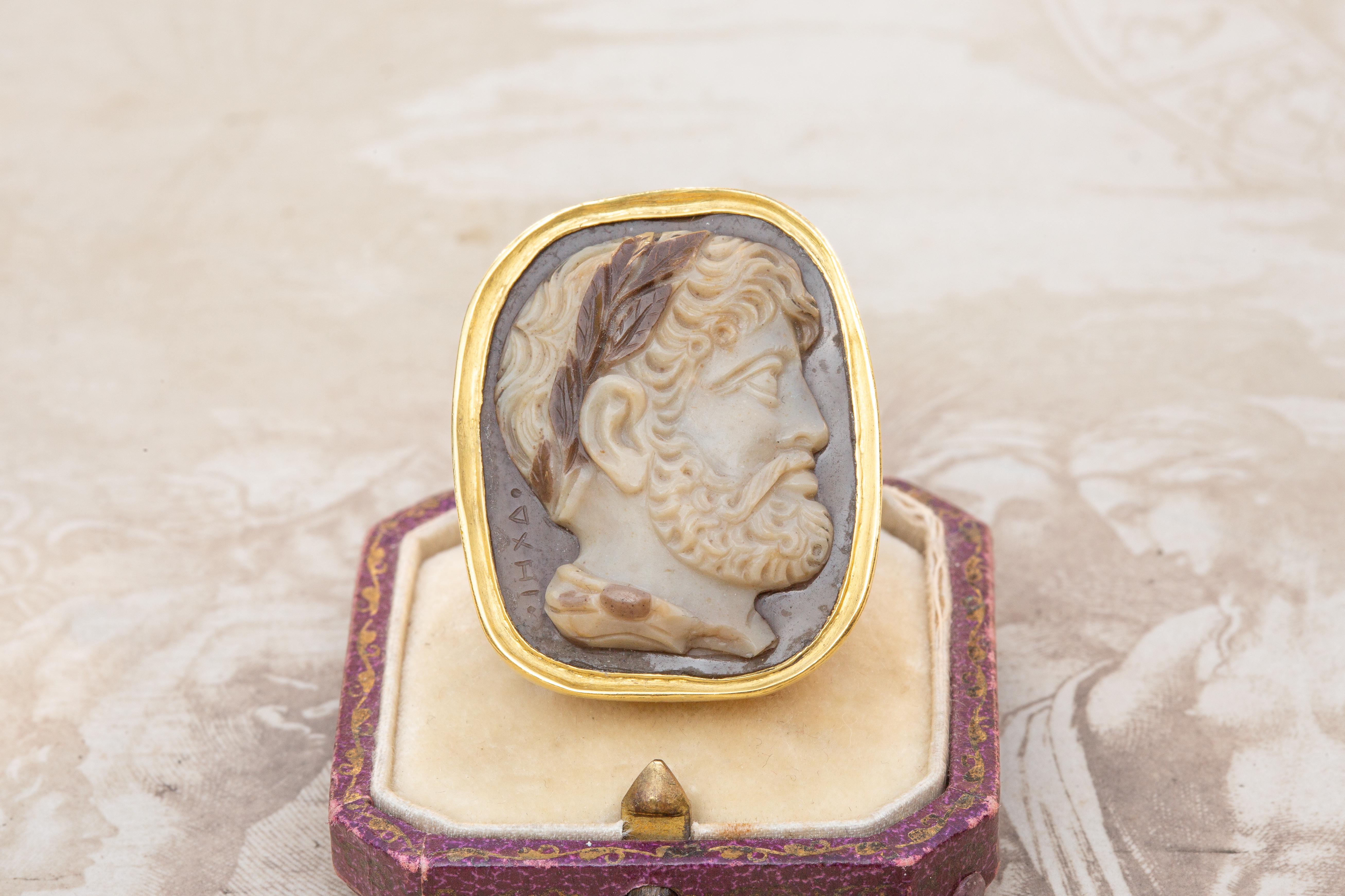 Rare bague camée italienne de la Renaissance du 17ème siècle de l'empereur Hadrien en or 18 carats  7