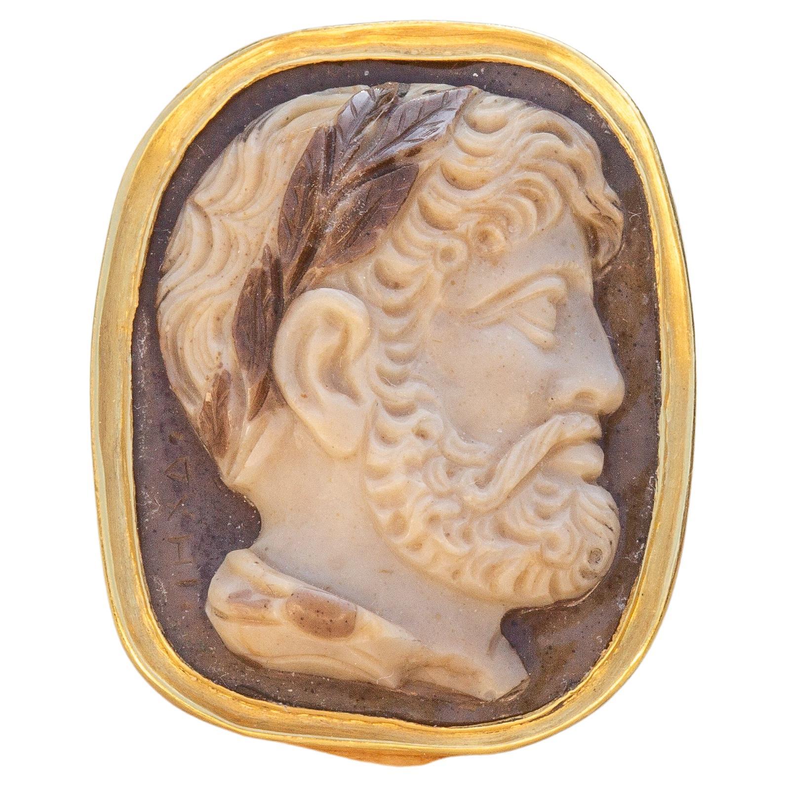 Rare bague camée italienne de la Renaissance du 17ème siècle de l'empereur Hadrien en or 18 carats 