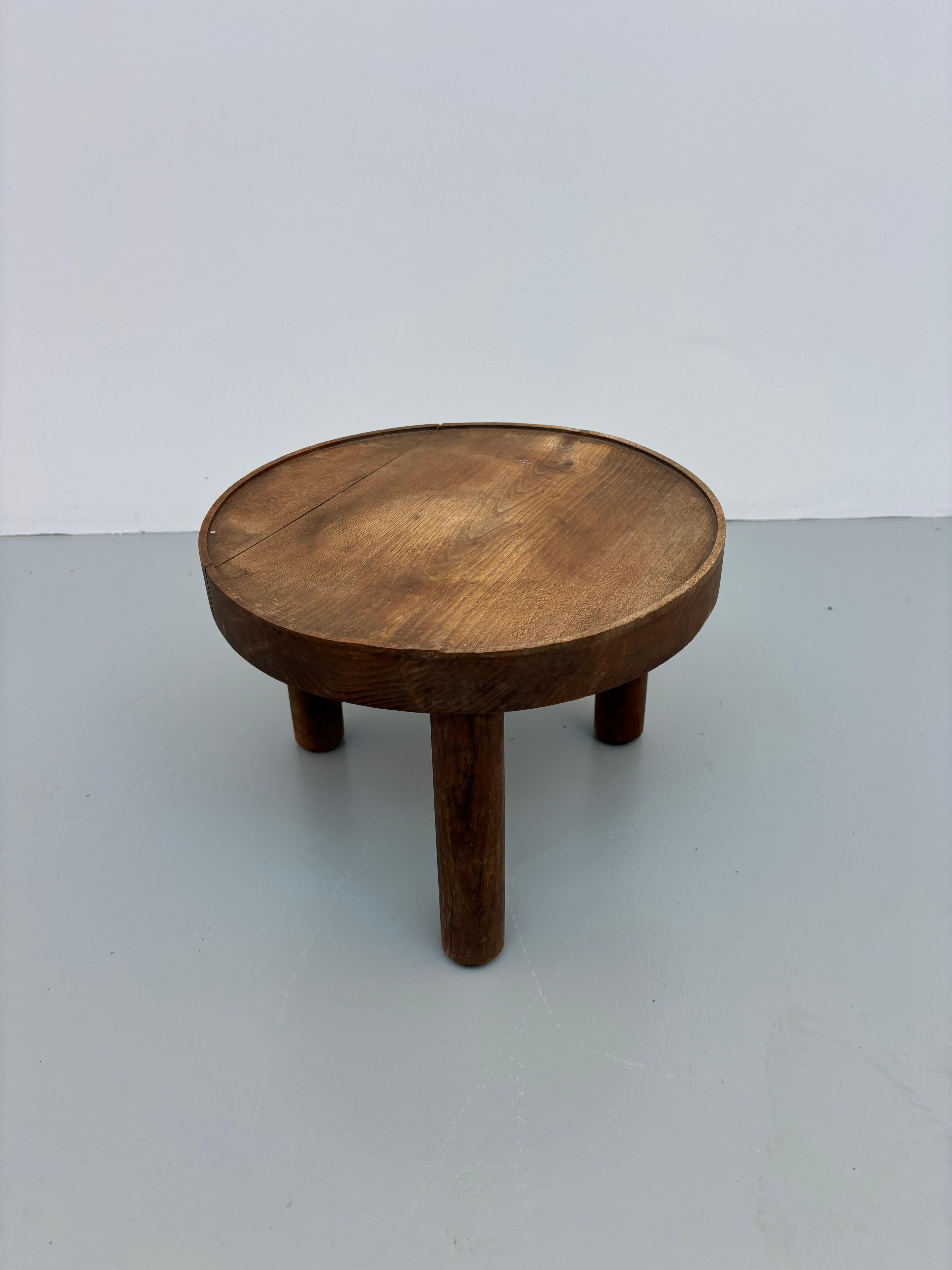 Rare table d’appoint circulaire en bois par Mado Jolain et rené Legrand vers 1956 