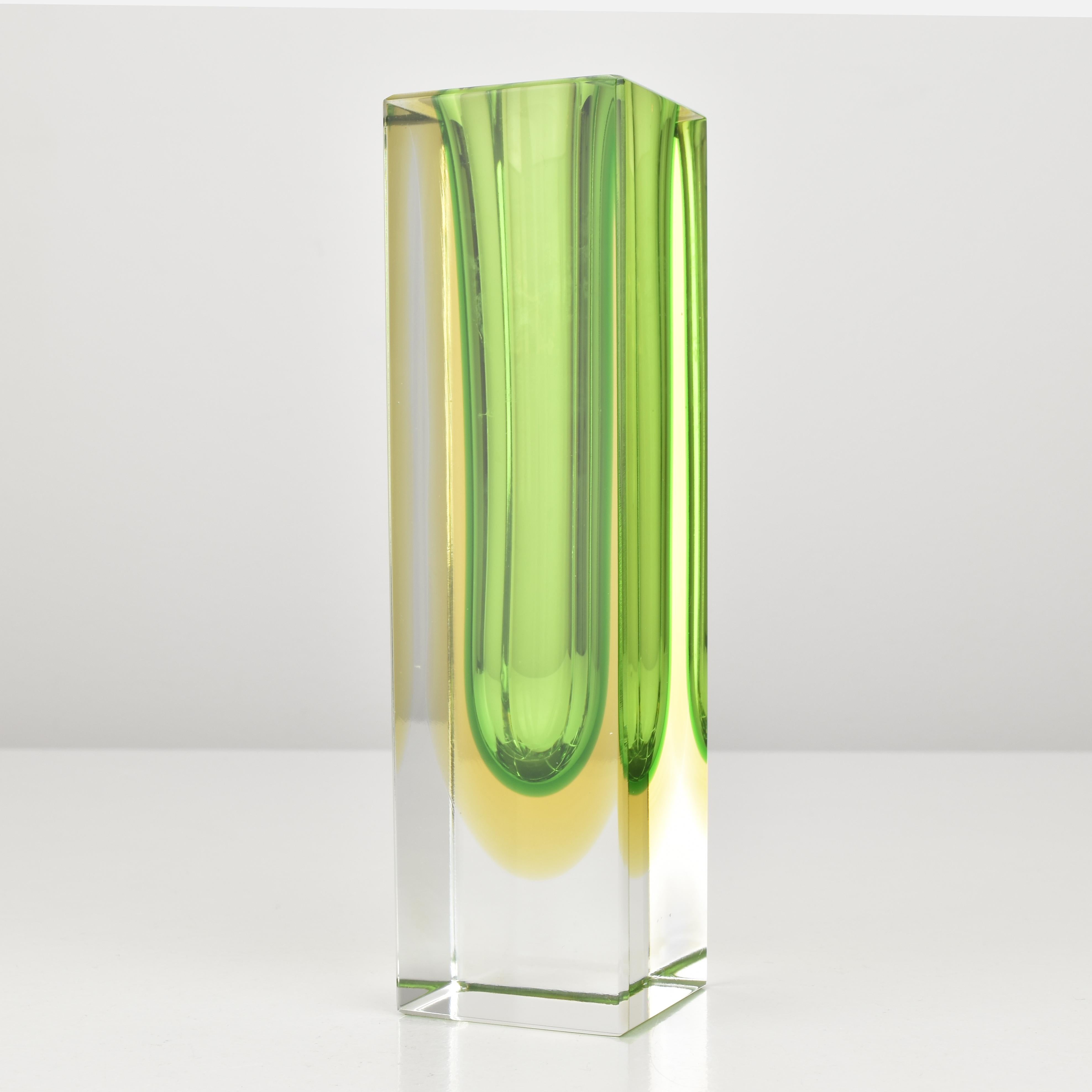 Mid-Century Modern Rare vase en verre à blocs vert, jaune et transparent de Flavio Poli, années 1960 en vente