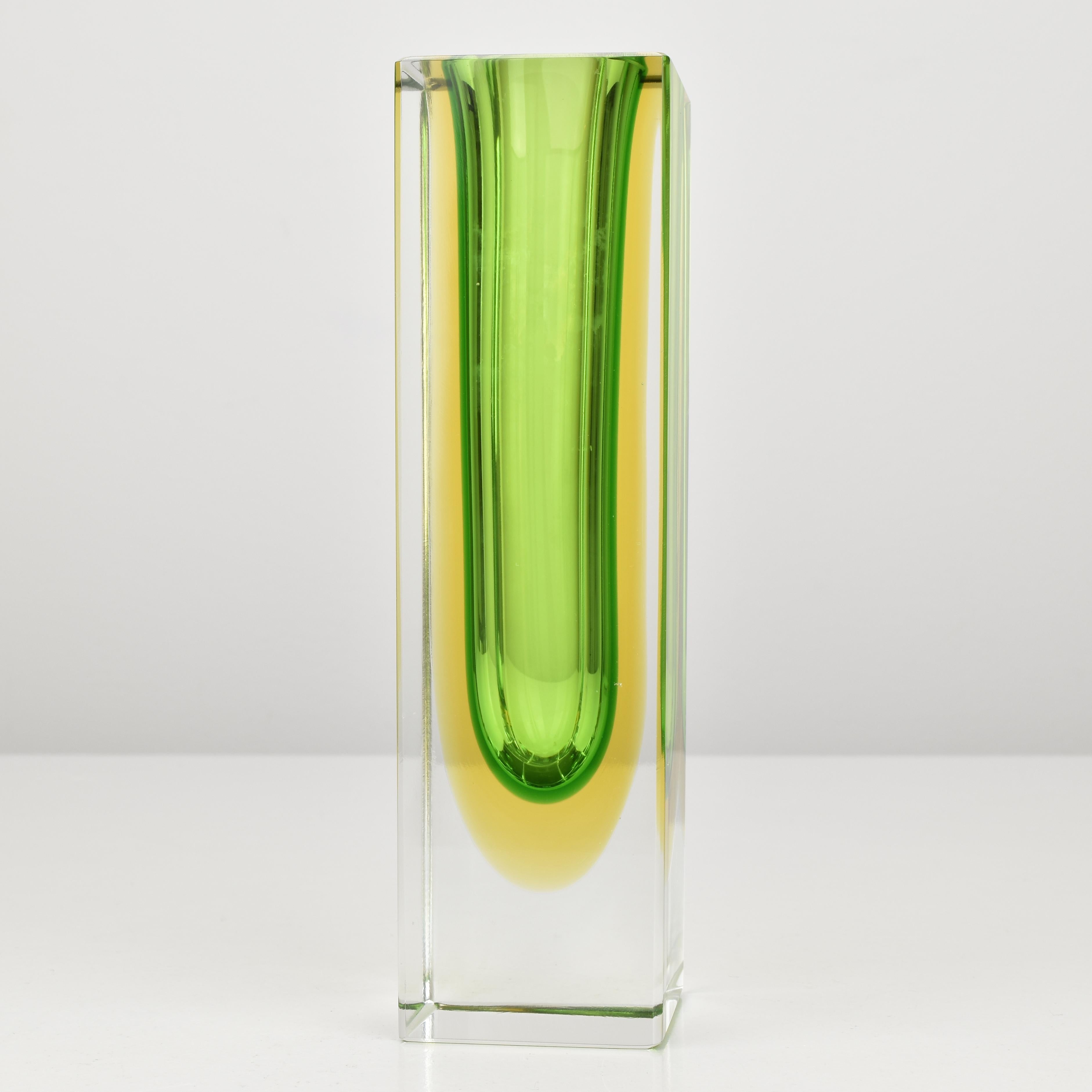 Fait main Rare vase en verre à blocs vert, jaune et transparent de Flavio Poli, années 1960 en vente