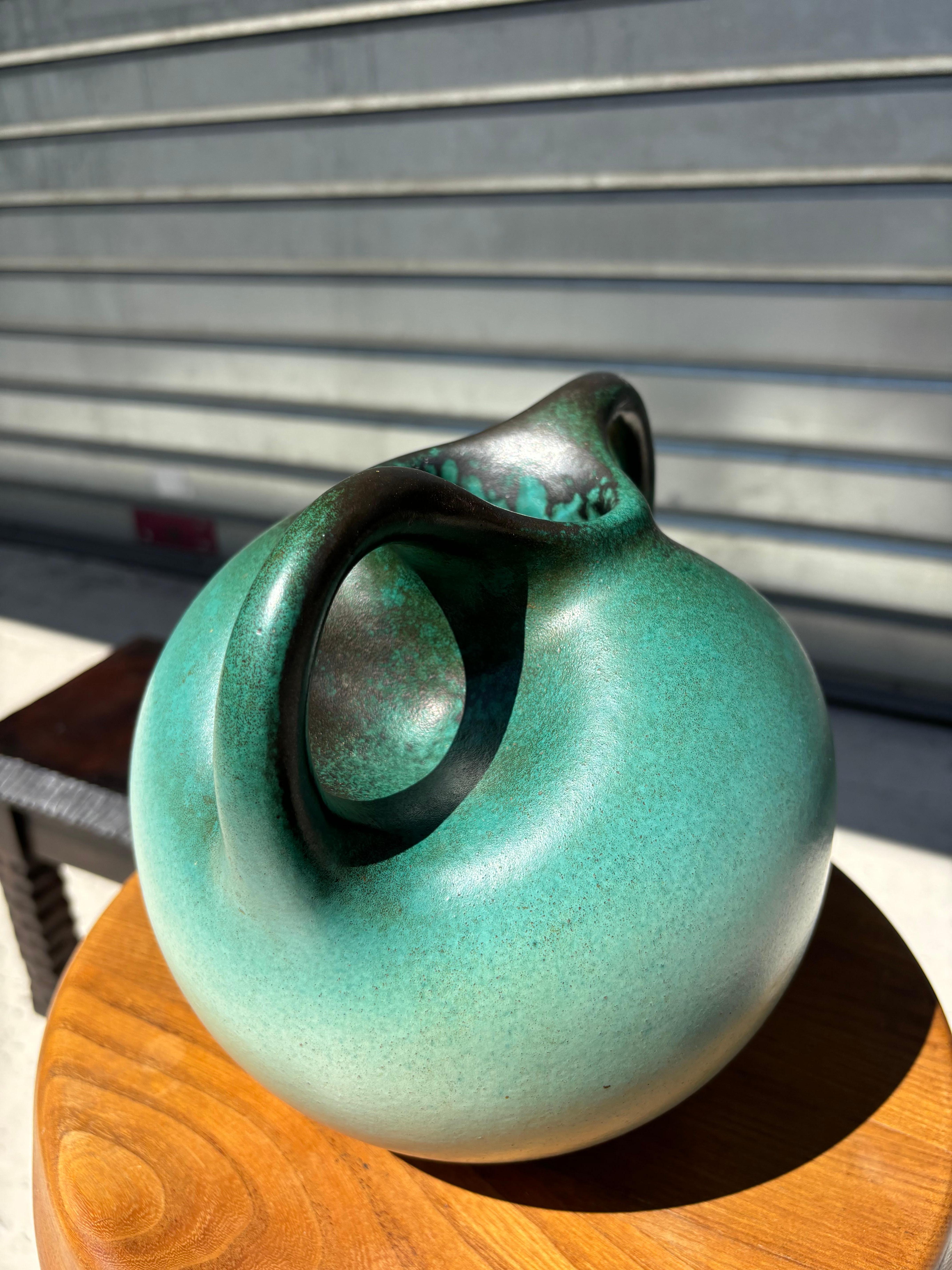 Rare vase de Léon Arthur Tuntundjian en vente 5