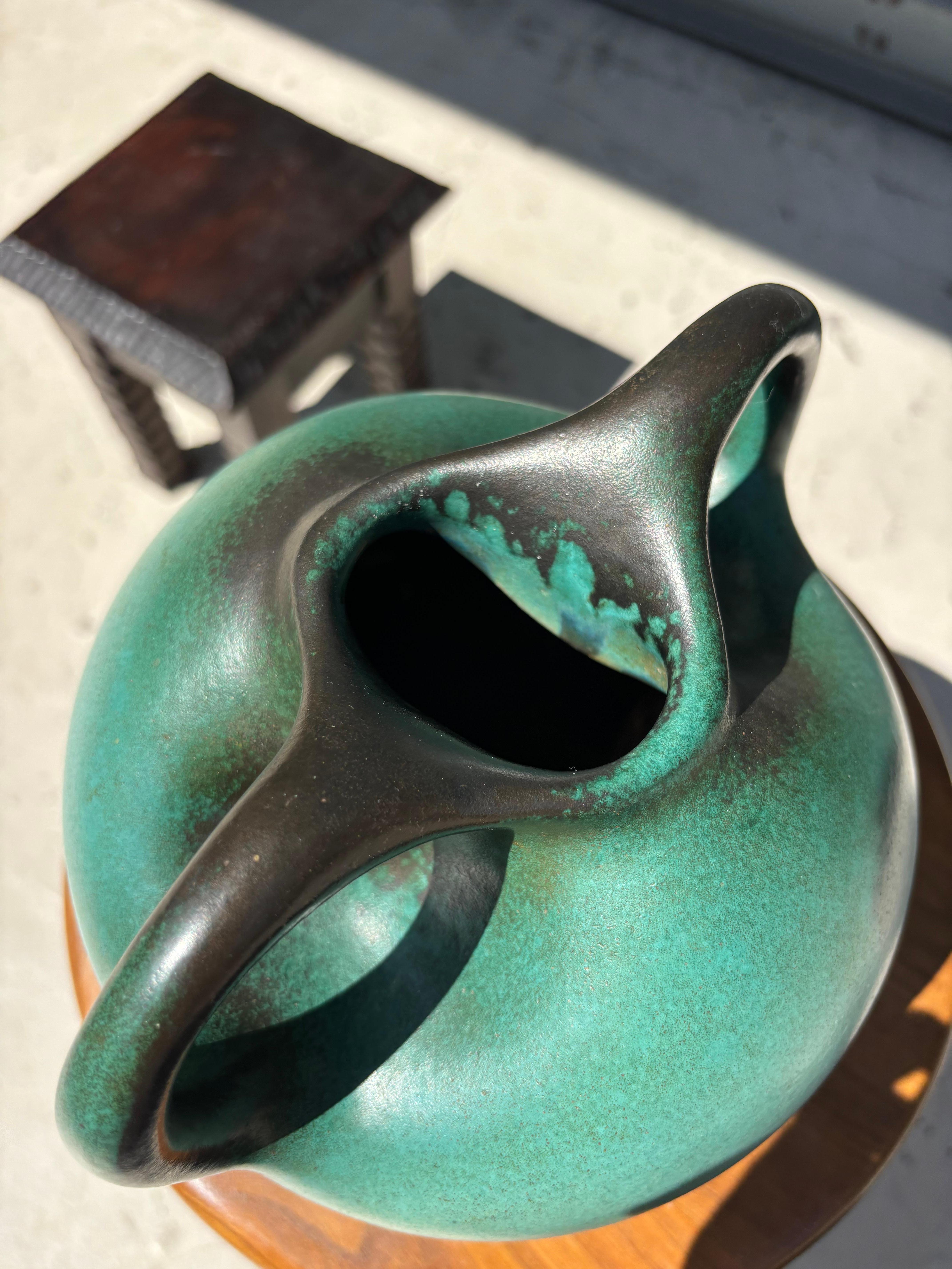 Rare vase de Léon Arthur Tuntundjian en vente 6