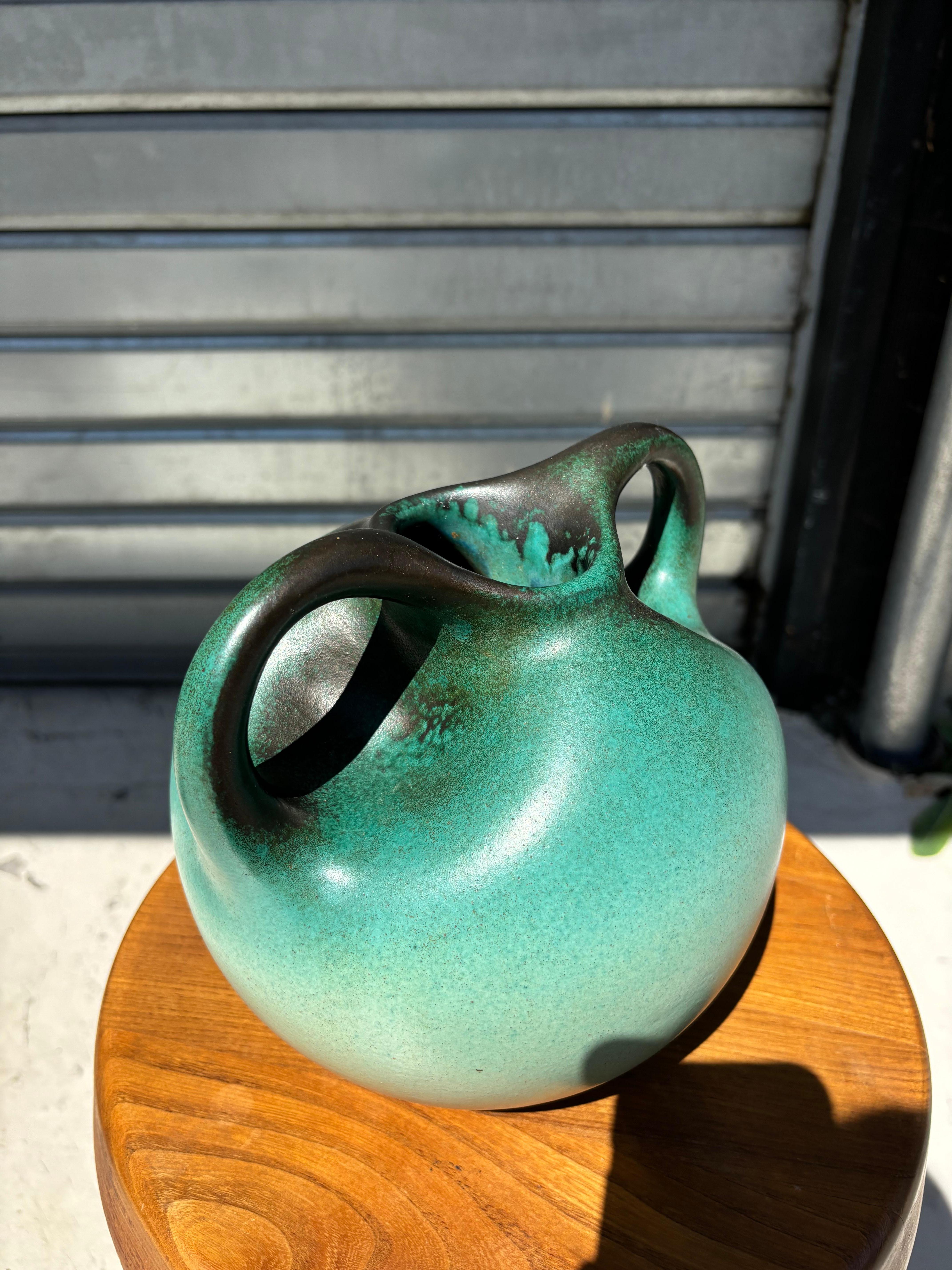 Rare vase de Léon Arthur Tuntundjian en vente 8
