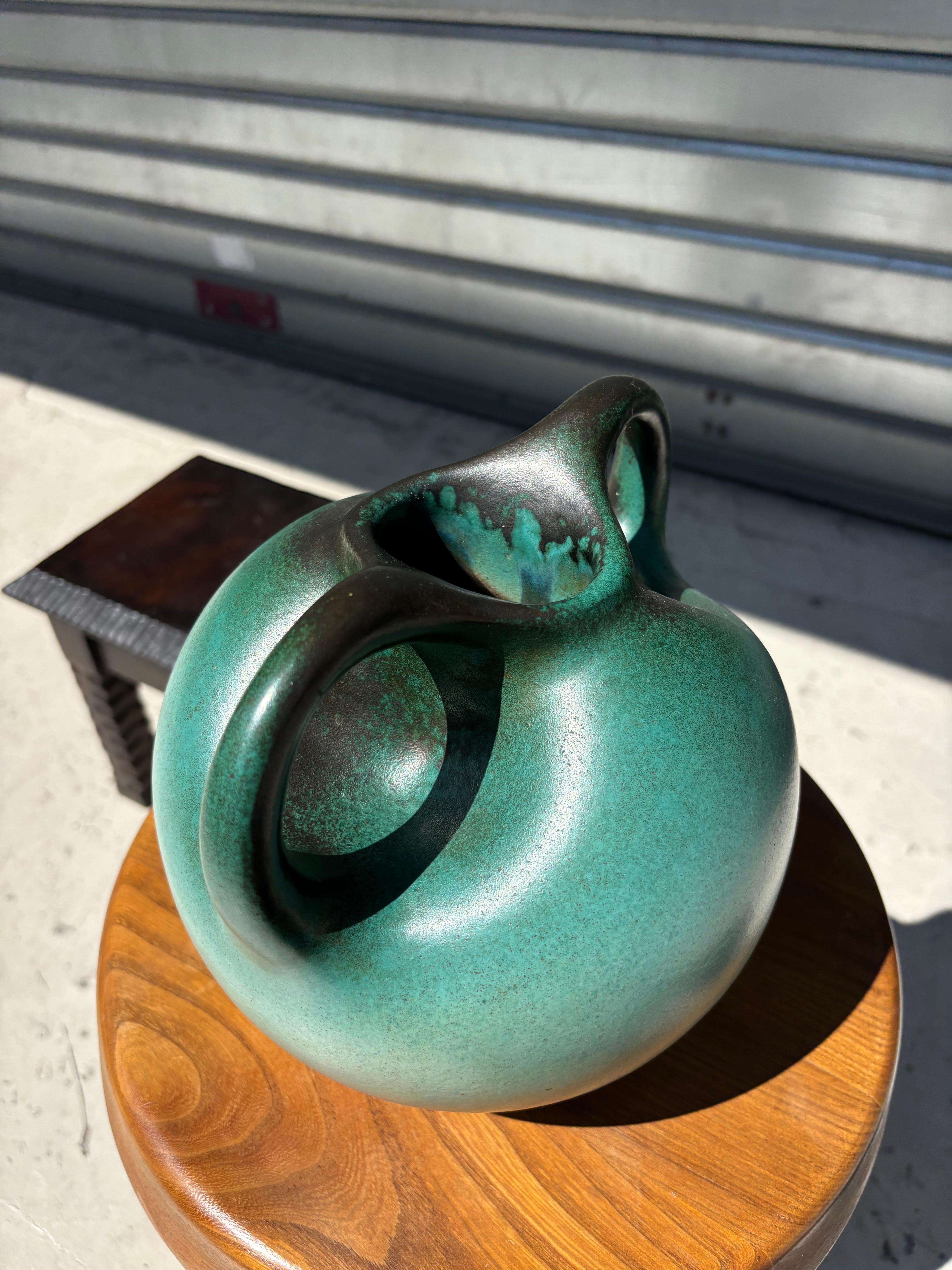 Rare vase de Léon Arthur Tuntundjian en vente 9