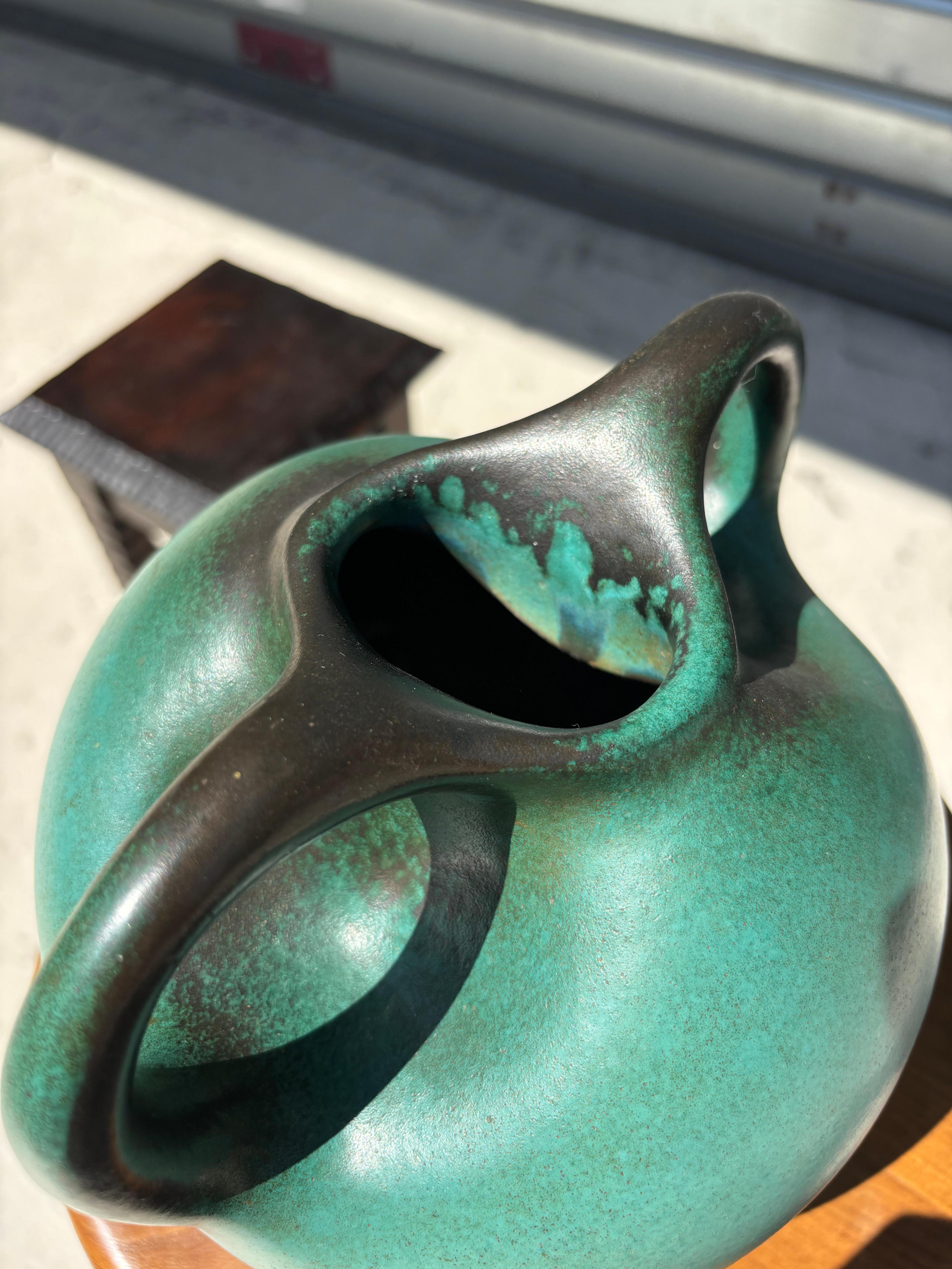 Rare vase de Léon Arthur Tuntundjian en vente 10