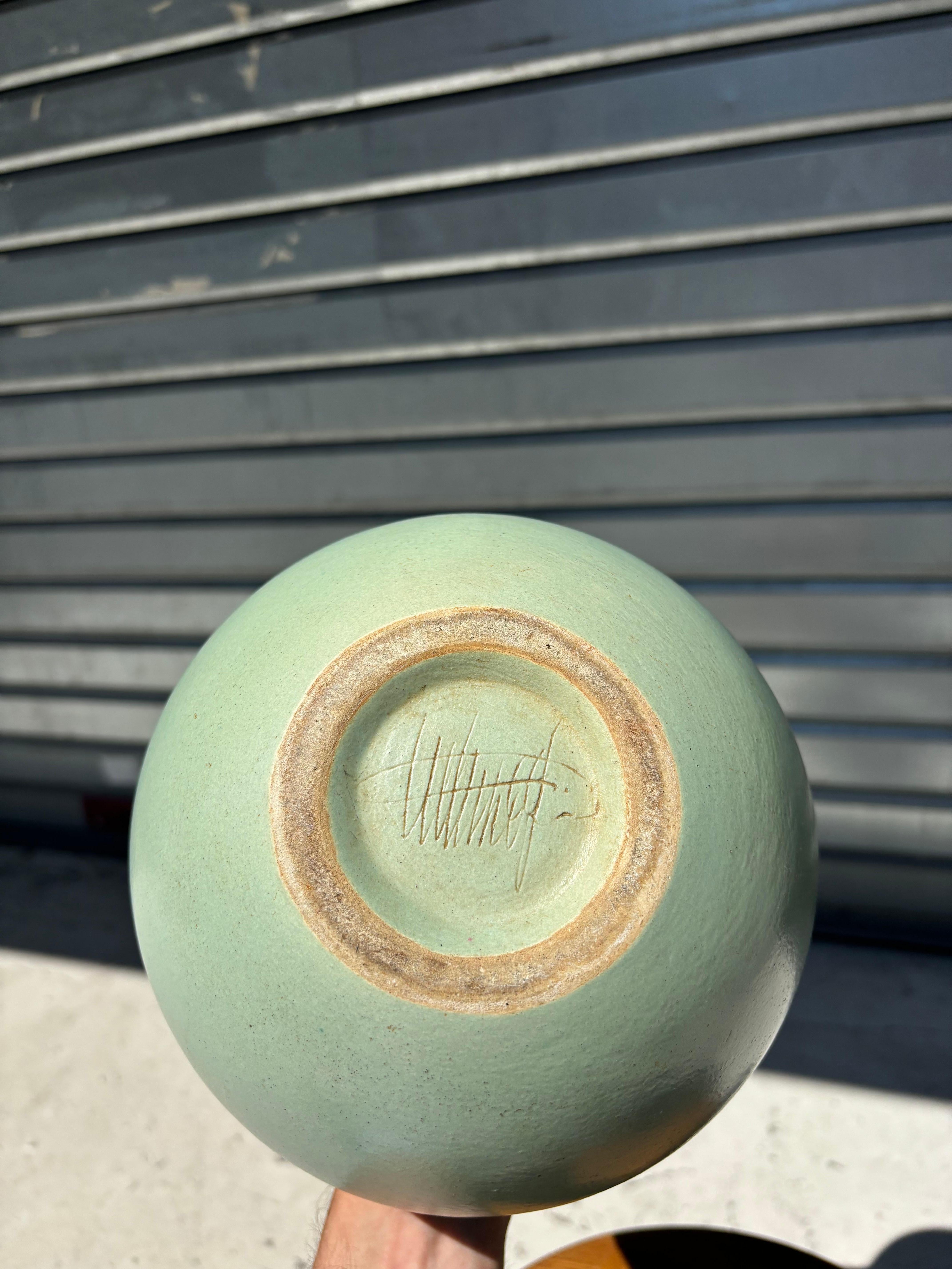 Rare vase de Léon Arthur Tuntundjian en vente 13