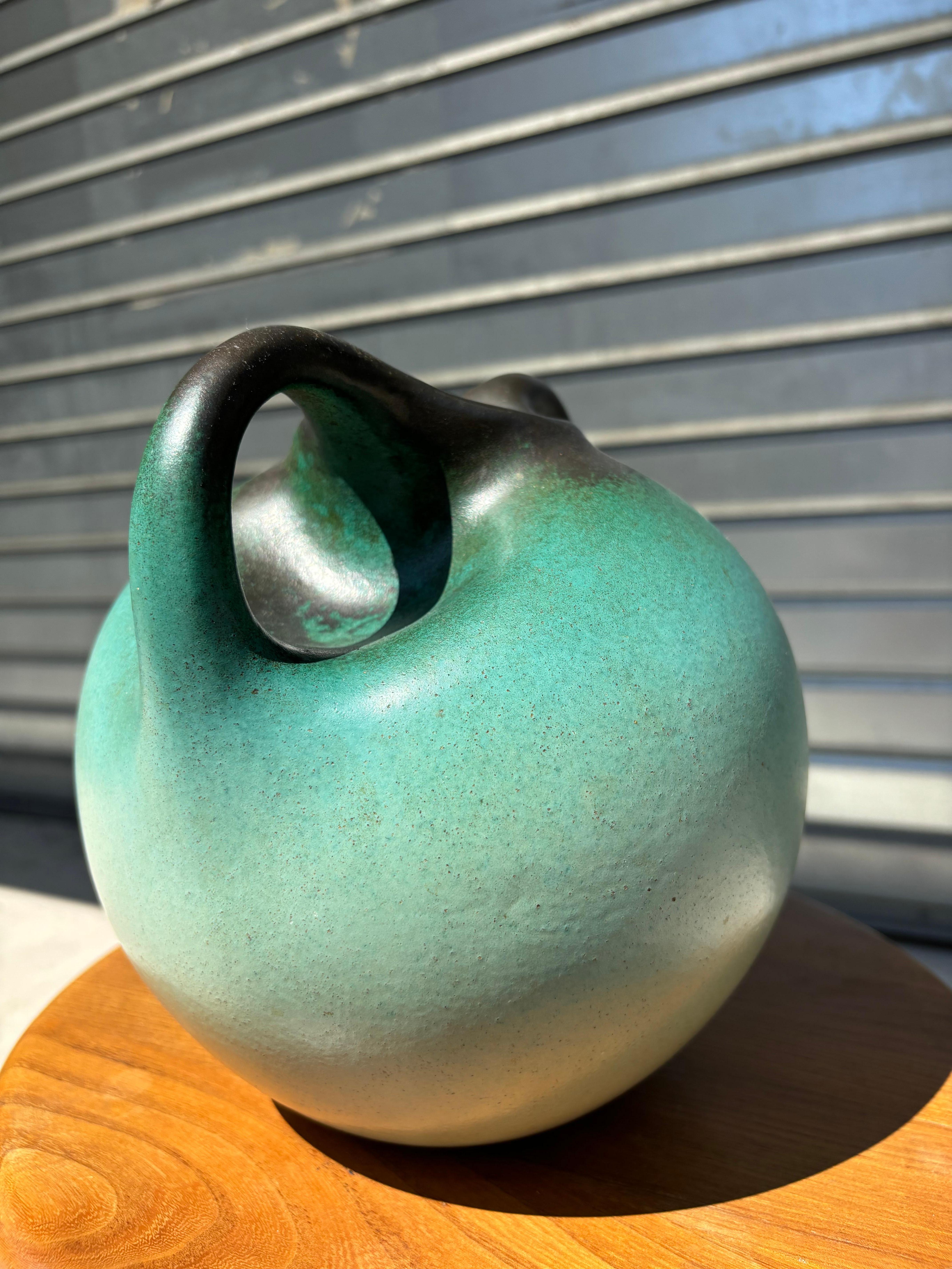 Rare vase de Léon Arthur Tuntundjian en vente 1