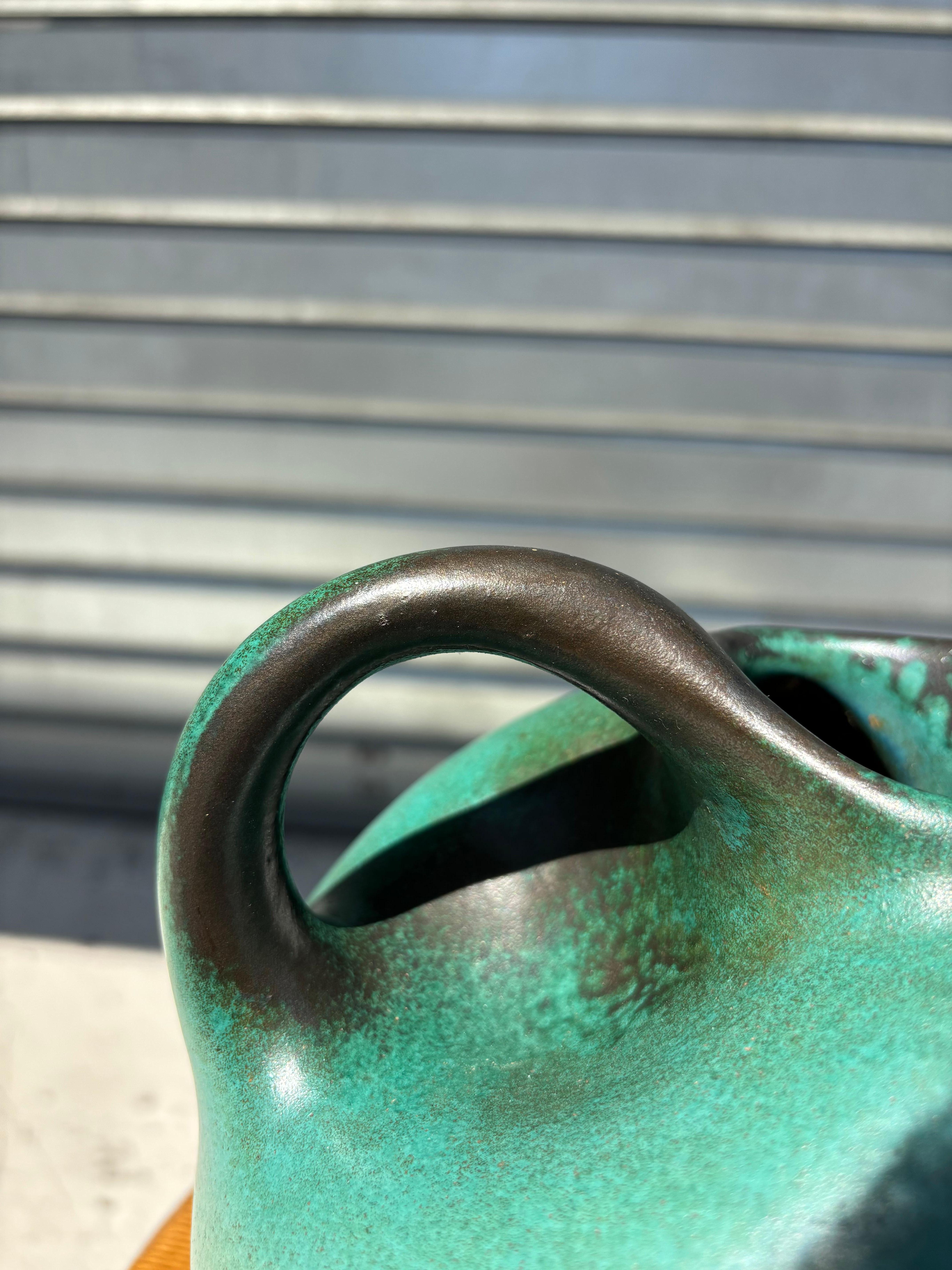 Rare vase de Léon Arthur Tuntundjian en vente 2