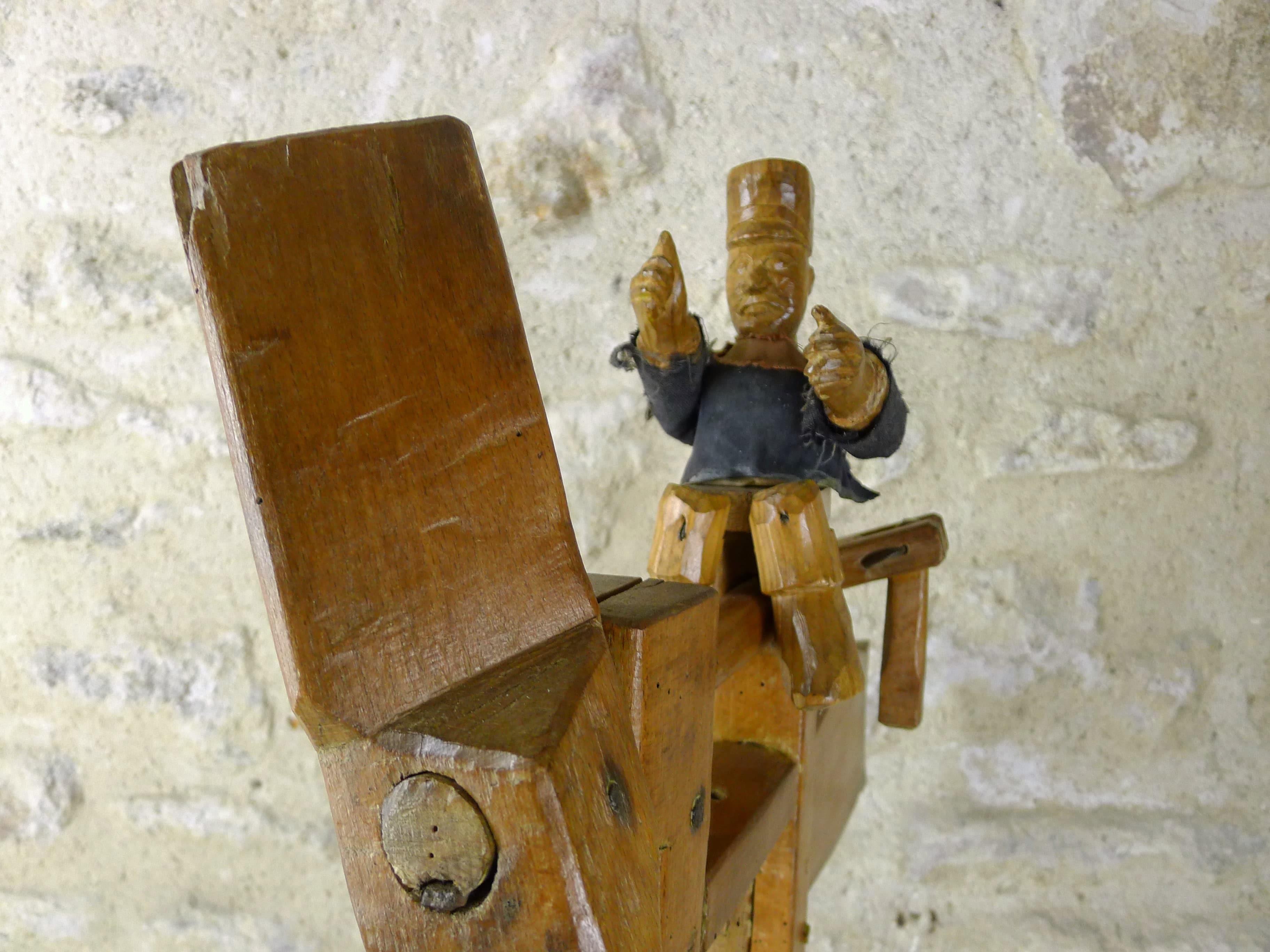 Scarecrow with Rattle, 19th Century In Good Condition For Sale In Paris, FR