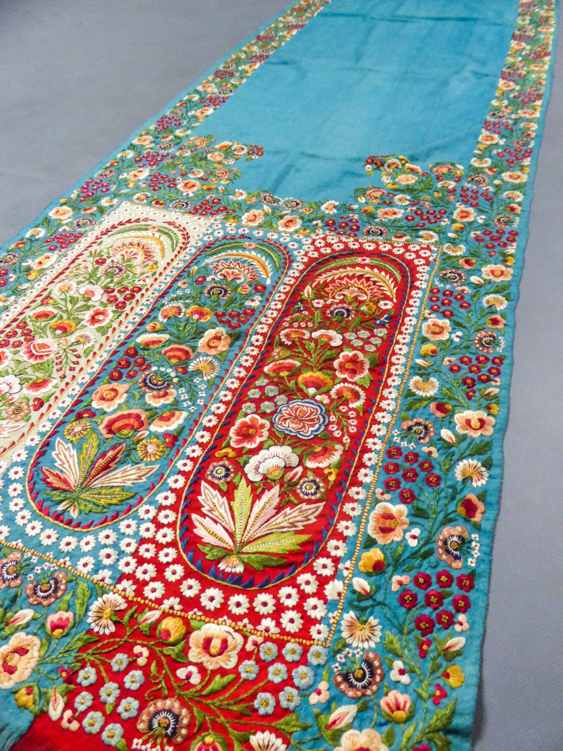Scarf in Embroidered Pashmina - India for Europe Circa 1830/1860 For Sale 4