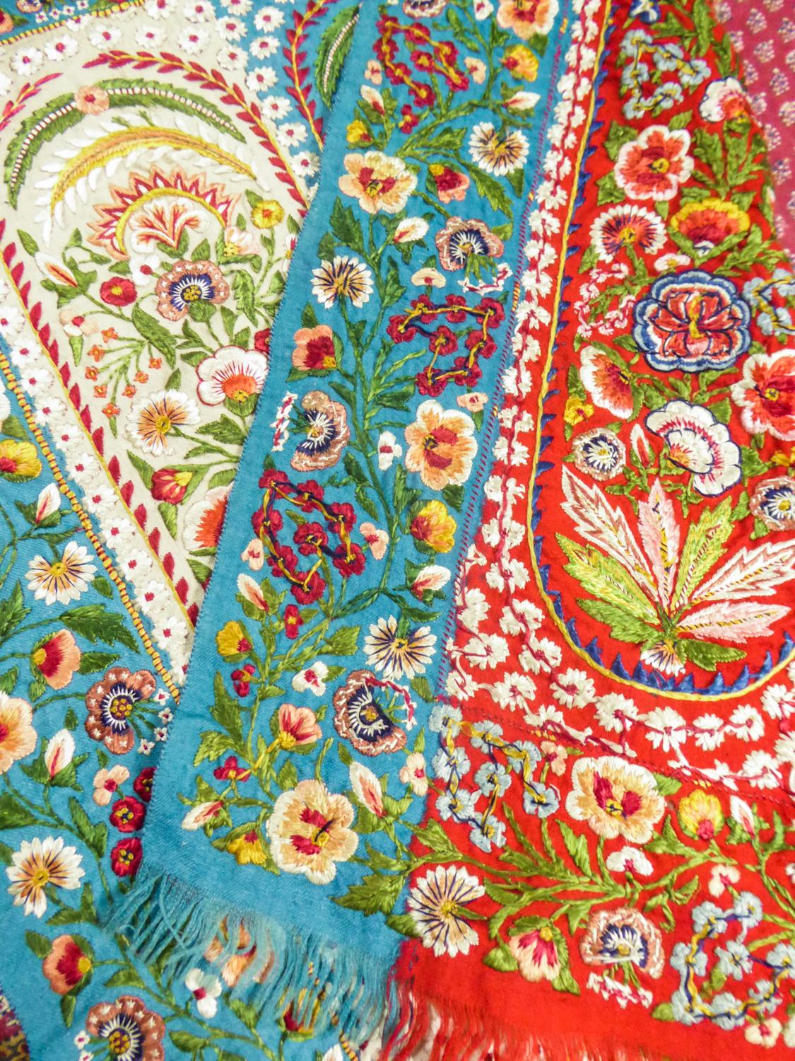 Scarf in Embroidered Pashmina - India for Europe Circa 1830/1860 For Sale 7