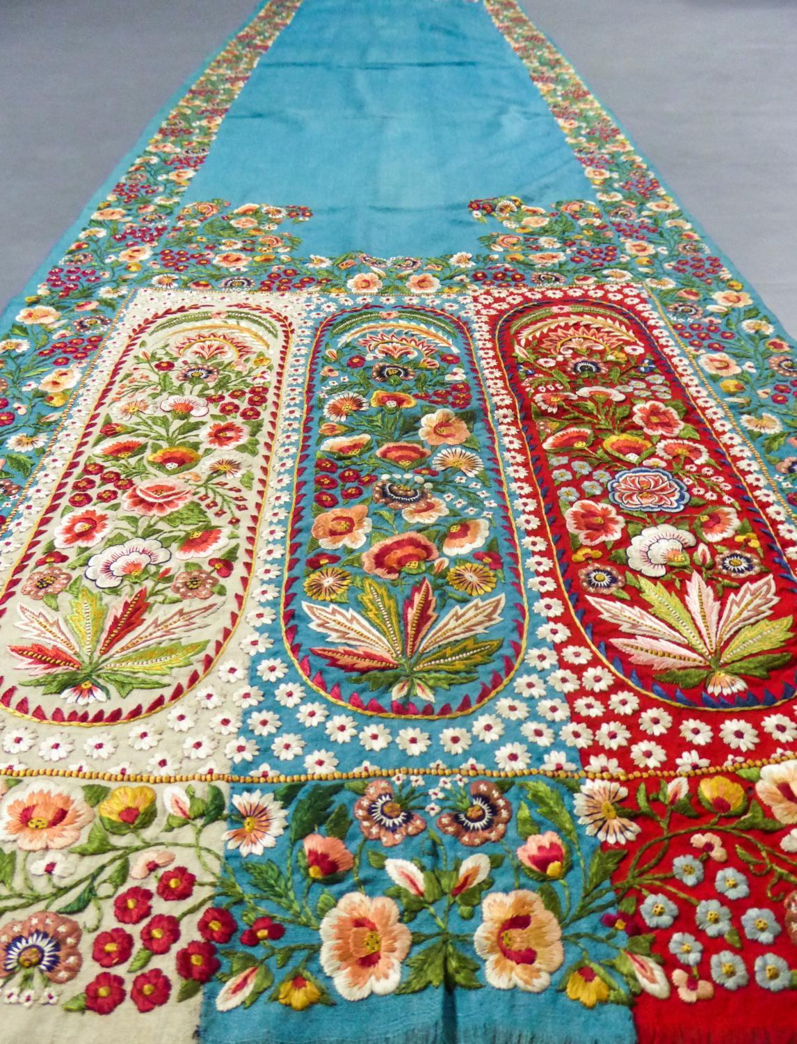 Women's or Men's Scarf in Embroidered Pashmina - India for Europe Circa 1830/1860 For Sale
