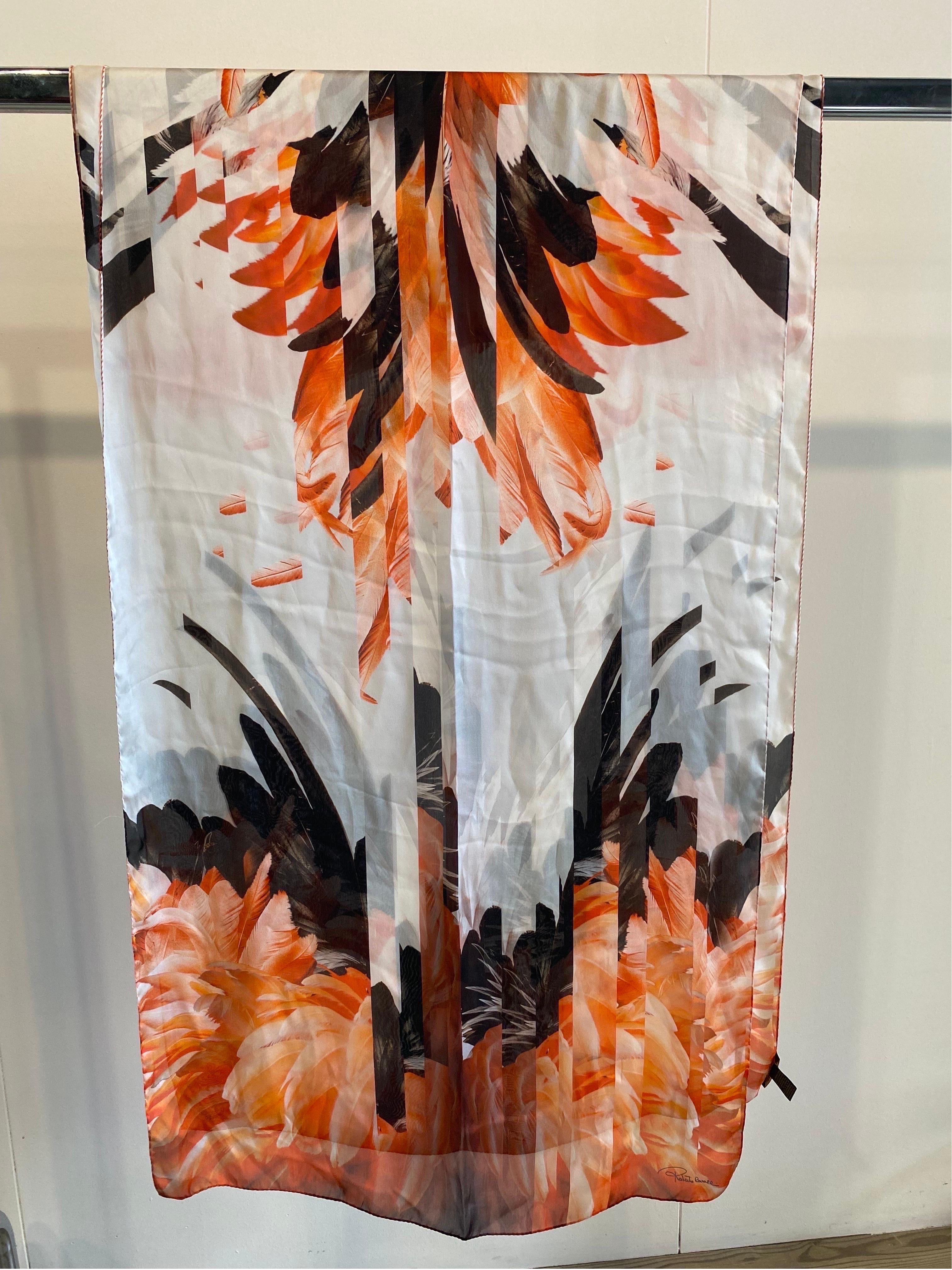 Roberto Cavalli silk pattern stole
In silk.
In excellent condition, shows signs of normal use.
270 x 66.5cm.