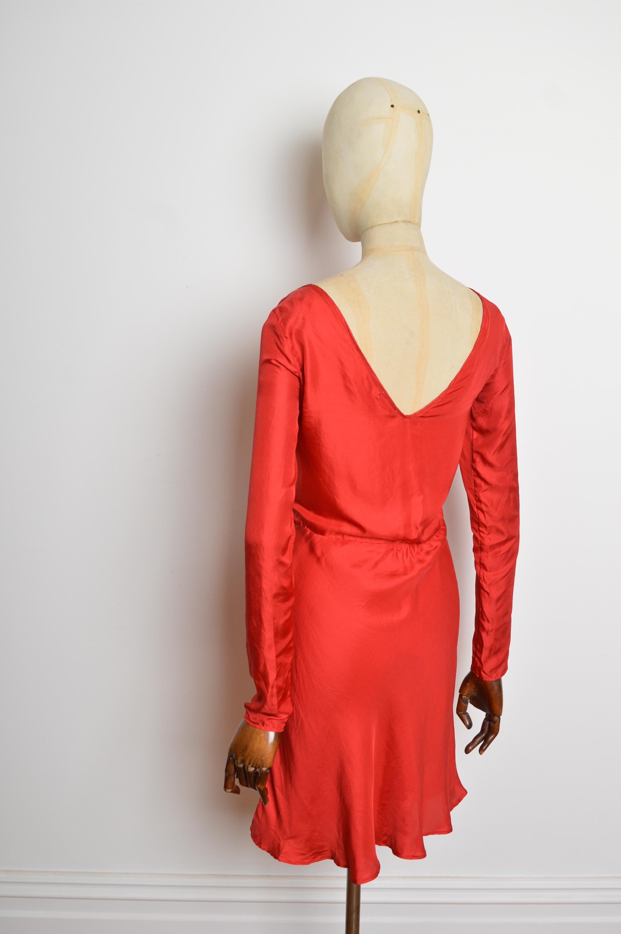 Robe à manches longues en crêpe de soie mélangée de John Galliano, rouge, style années 1940 en vente 5