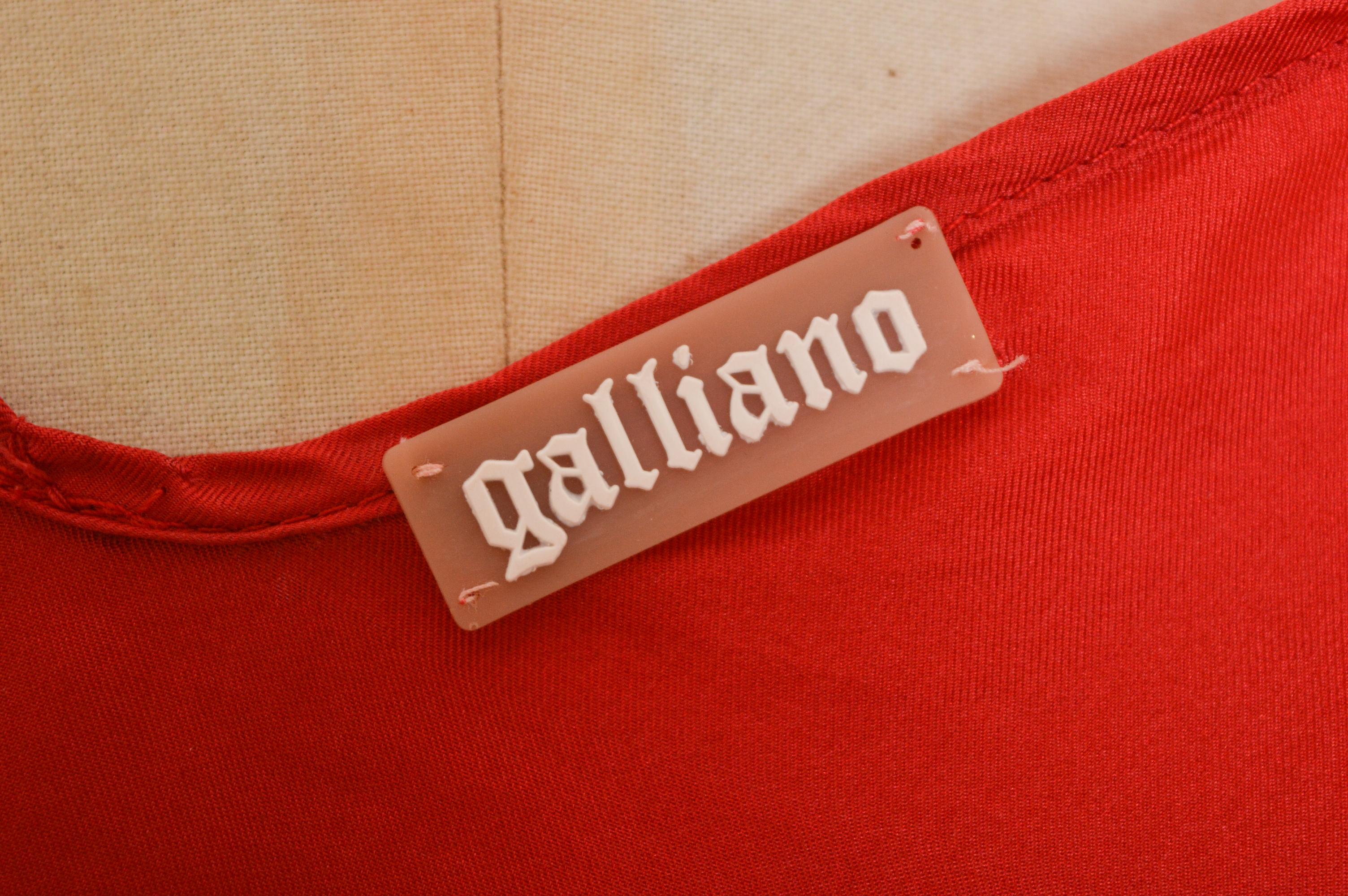 Robe à manches longues en crêpe de soie mélangée de John Galliano, rouge, style années 1940 en vente 6