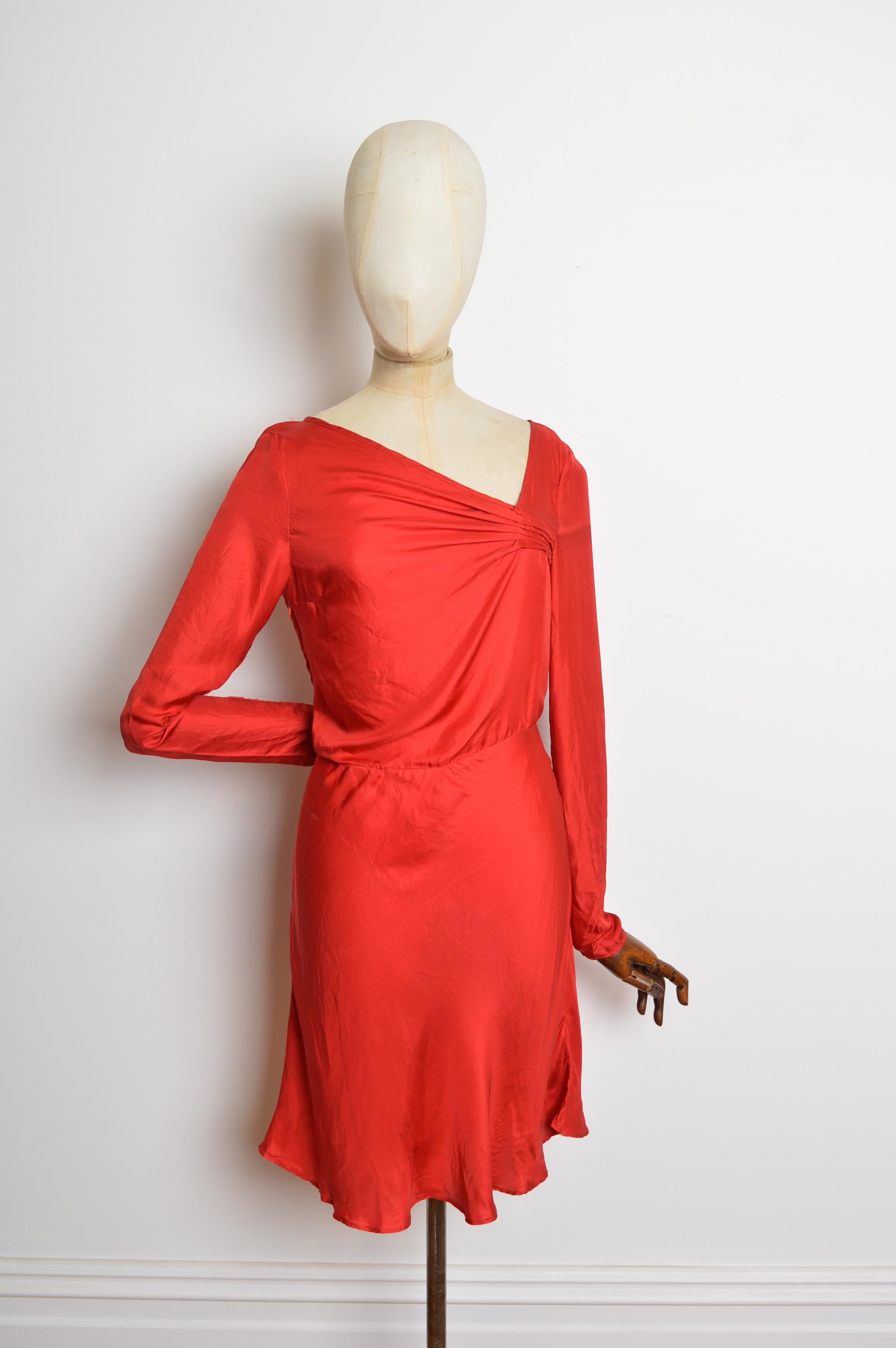 Robe à manches longues en crêpe de soie mélangée de John Galliano, rouge, style années 1940 Bon état - En vente à Sheffield, GB