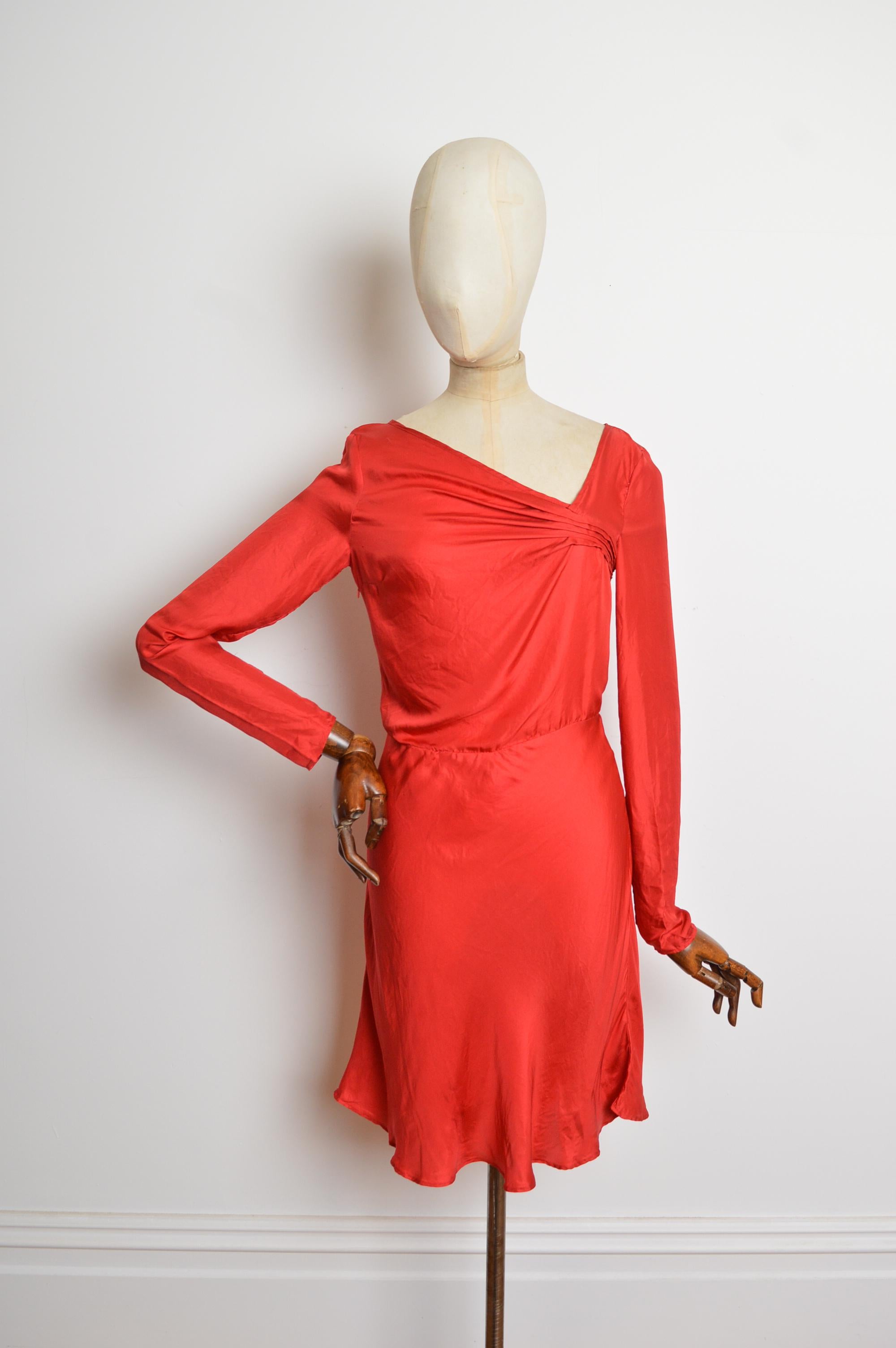 Robe à manches longues en crêpe de soie mélangée de John Galliano, rouge, style années 1940 en vente 2